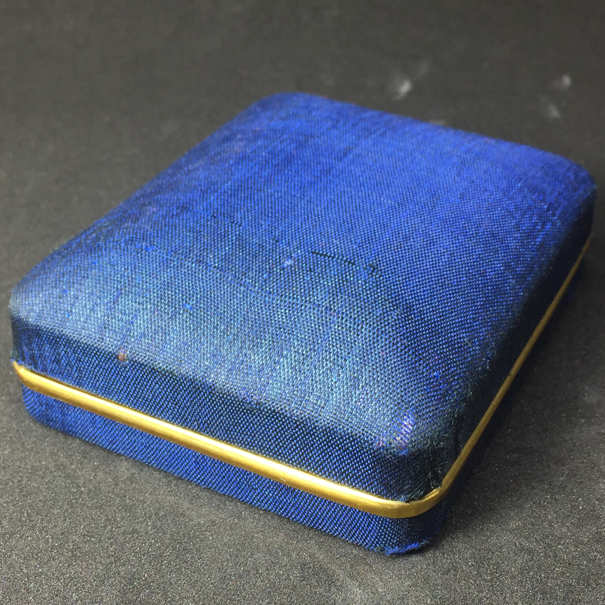 พระกริ่งสุวัฑฒโน รุ่นแรก ของสมเด็จพระญาณสังวร สมเด็จพระสังฆราช วัดบวรนิเศวิหาร เนื้อนวโลหะ พ.ศ. 2521(หายาก1ใน1000องค์)