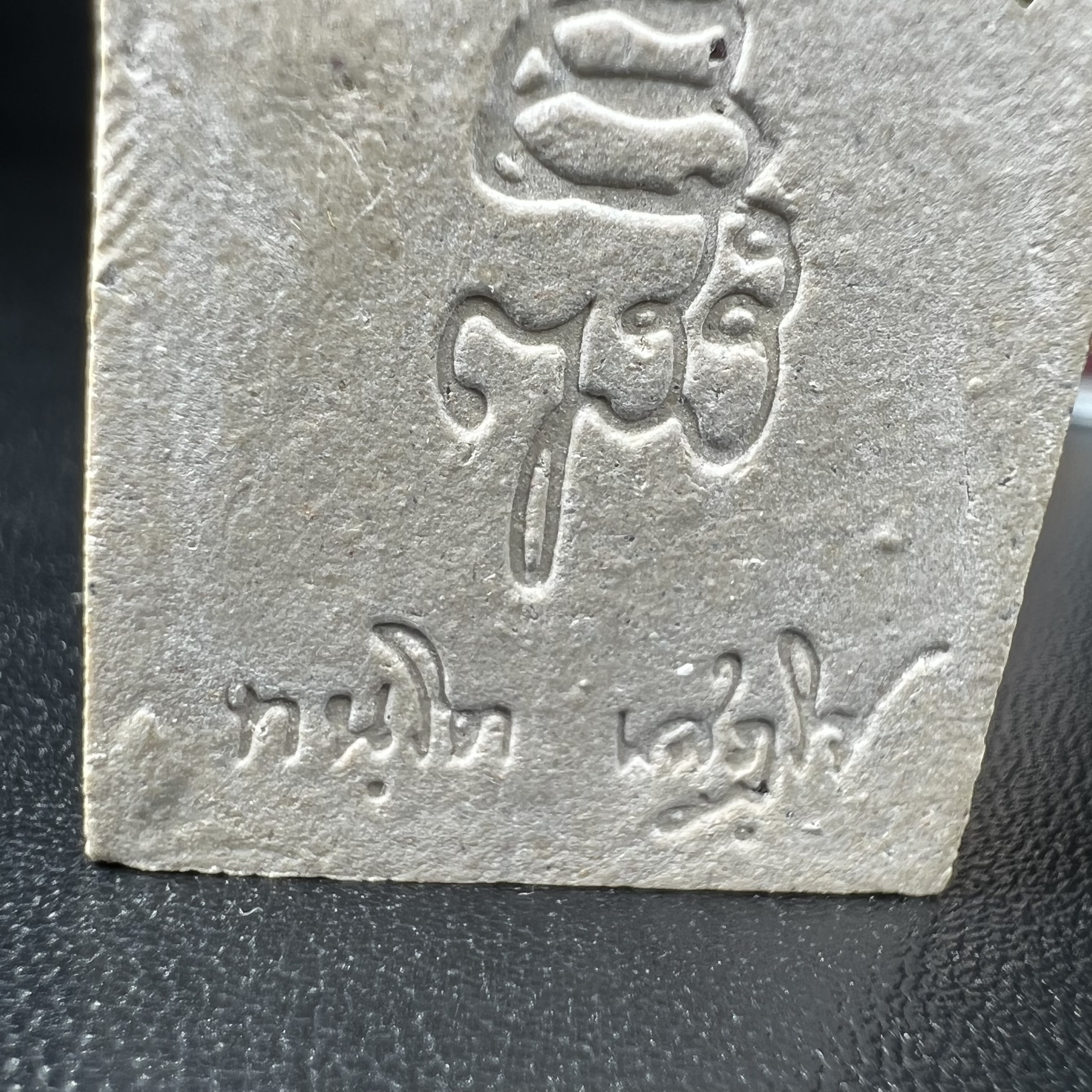 พระพุทธชินสีห์ ภปร. ทันโต เสฏโฐ ปี2533 พิมพ์ใหญ่(องค์นี้ด้านหลังบรรจุพลอยเสกมงคลเยอะมาก) บรรจุพระทนต์ในหลวง รุ่นเดียวในประวัติศาสตร์ ****รุ่นนี้ขอแนะนำ****