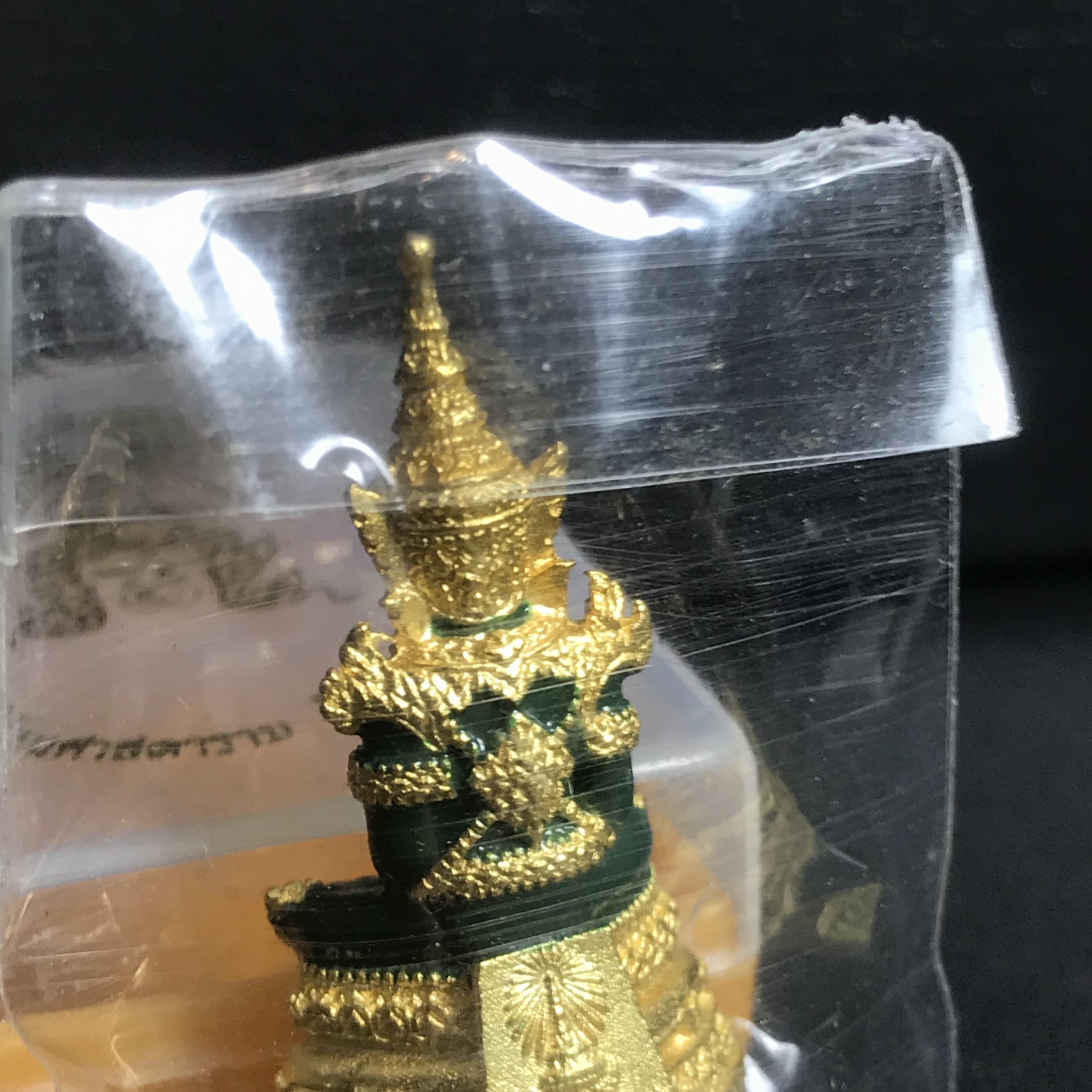 พระพุทธมหามณีรัตนปฏิมากร(พระแก้วมรกต) วัดพระศรีรัตนศาสดาราม สำนักพระราชวัง จัดสร้าง ฤดูร้อน(บรรจุมวลสารใต้ฐาน)