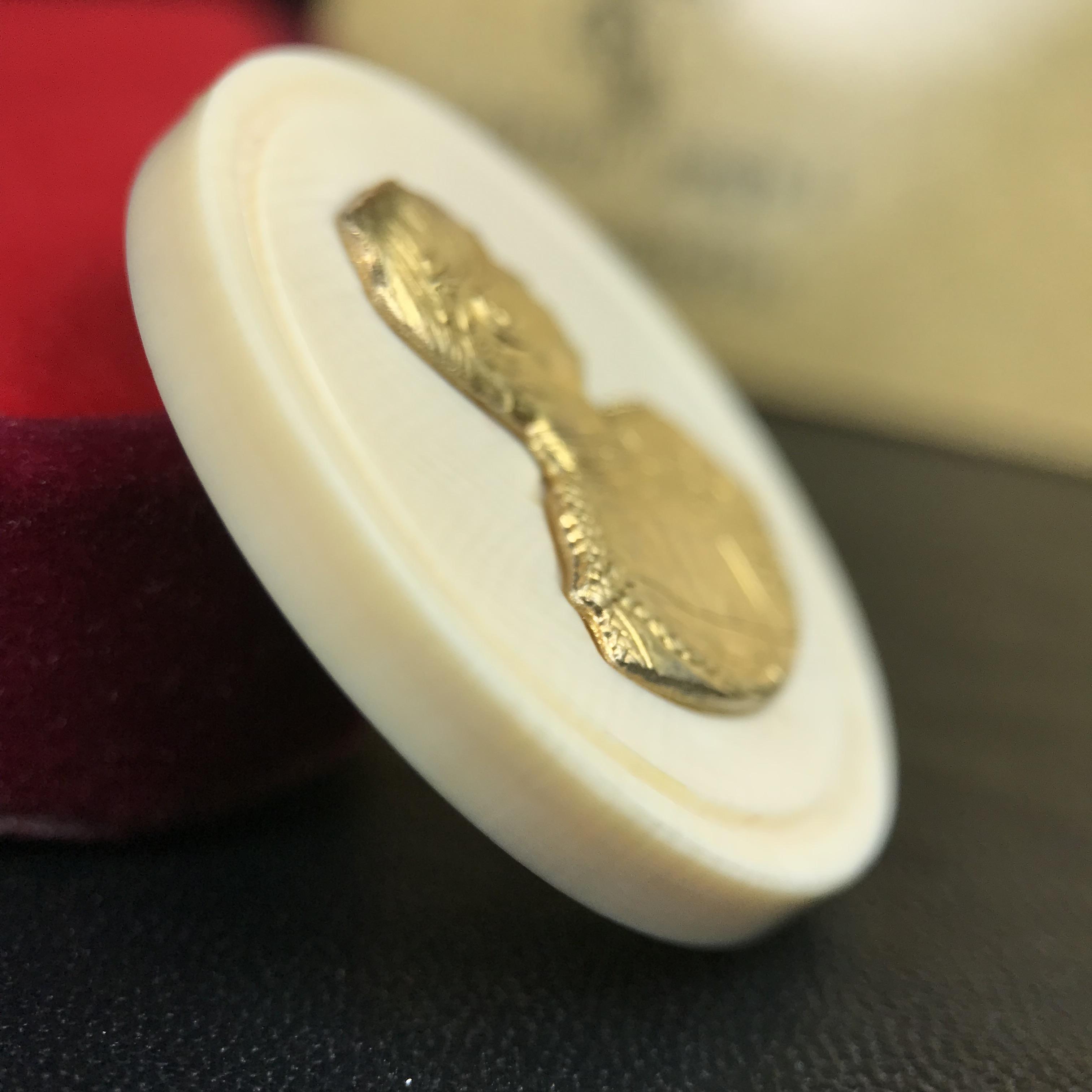 เหรียญรัชกาลที่ 5 คชสารหมื่นปี หลวงพ่ออุตตมะ วัดวังก์วิเวการาม ปี 2540 พิมพ์ใหญ่ขนาด 3.0 ซม. หน้ากากทองคำบริสุทธิ์ 99.99% (ผิวสวยเดิม)พร้อมกล่องบรรจุเดิมและใบรับรองเดิมครบ(ควรคู่ผู้รู้คุณค่า ด้วยวัตถุมงคล เสริมบุญญาบารมี)