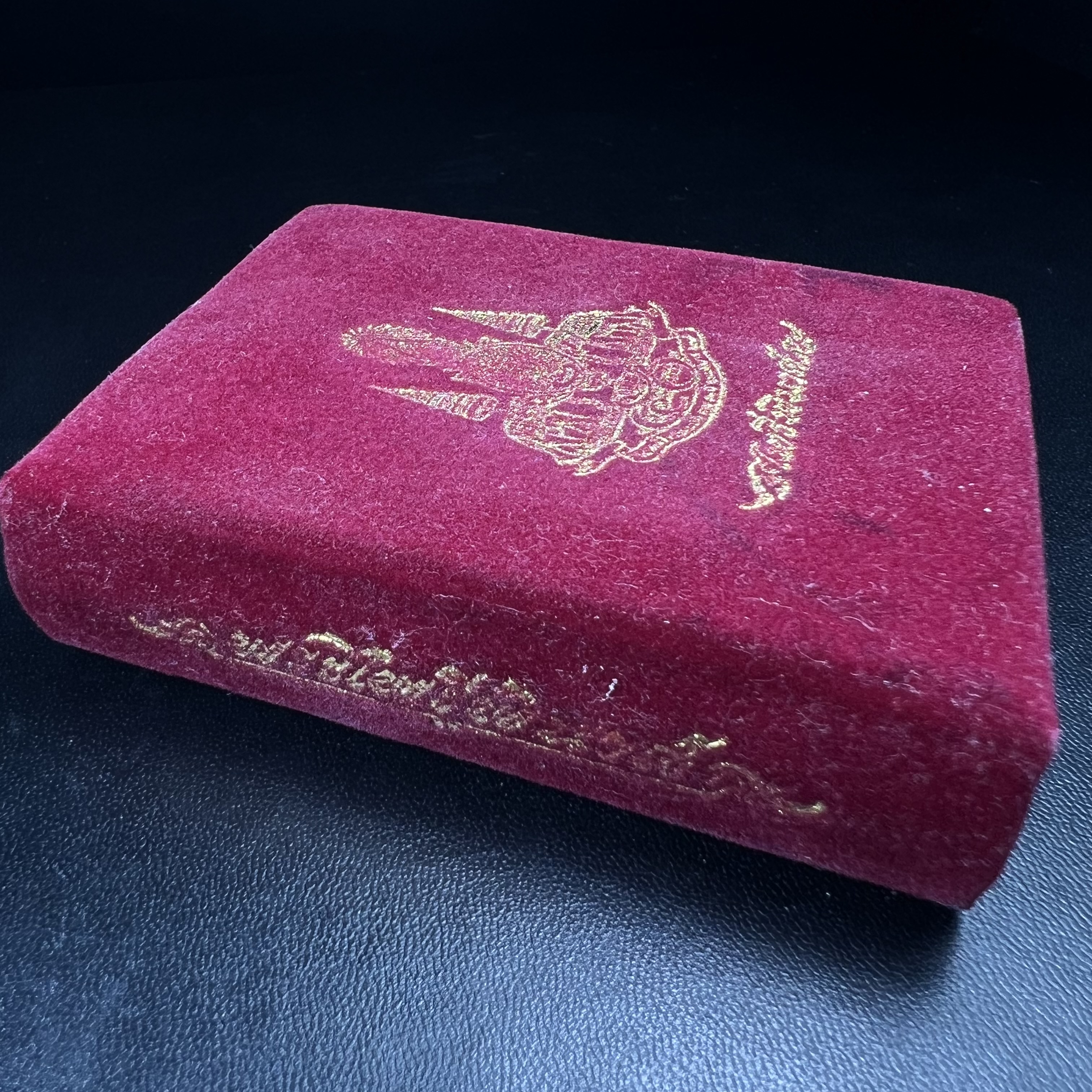 พระกริ่งไพรีพินาศ ตรากาญจนาภิเษก วัดบวรนิเวศวิหาร ที่ระลึกในหลวงรัชกาลที่9 ครองสิริราชสมบัติครบ 50ปี เนื้อเงิน(สภาพผิวเดิมขึ้นสีรุ้งธรรมชาติสวยแบบนิยม)(เสน่ห์พระเนื้อเงินสีสันที่ธรรมชาติสรรค์สร้าง)เข้มขลังทรงอานุภาพยิ่งใหญ่ กำราบศัตรูพ่ายสิ้น พระไพรีพินาศ