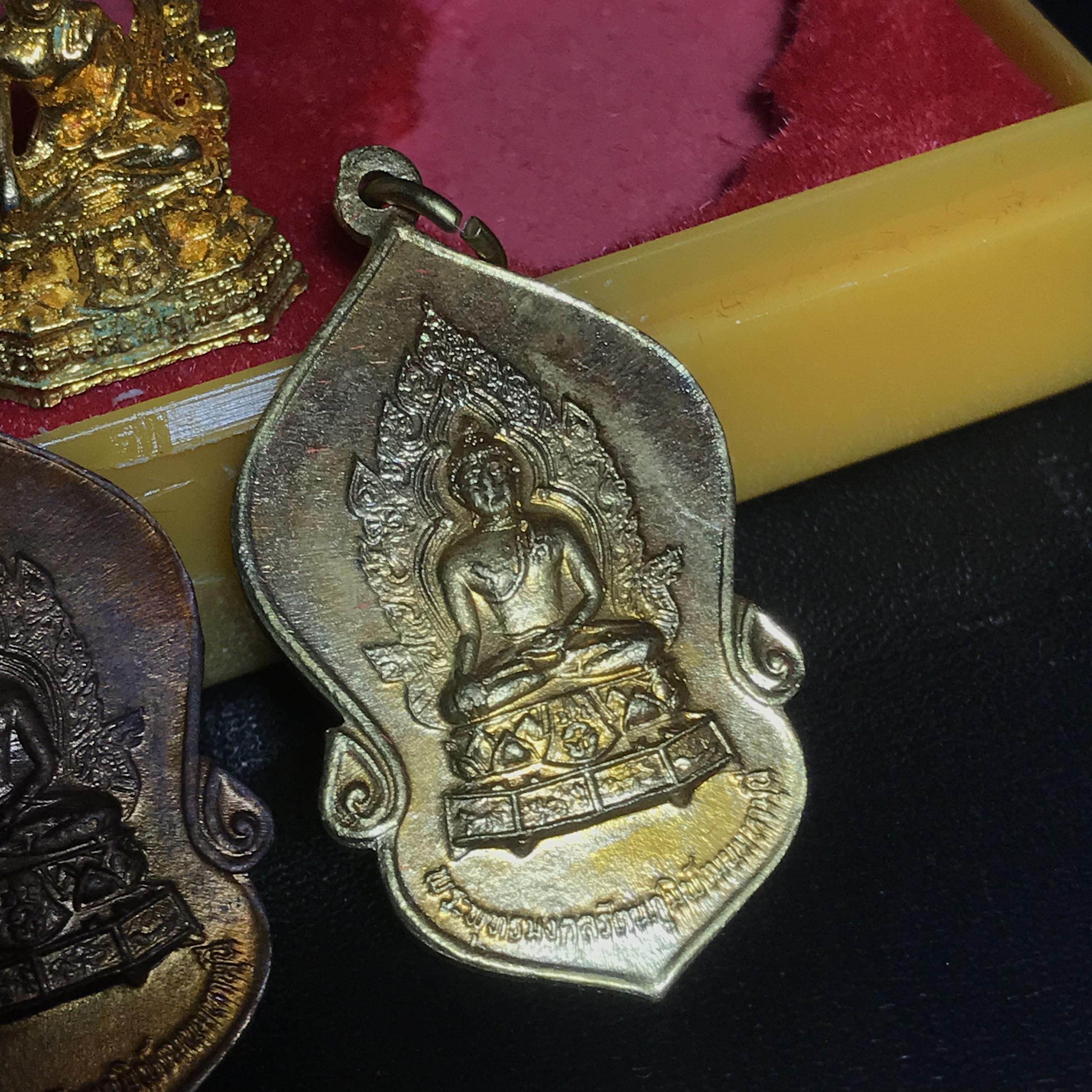 ชุดวัตถุมงคลพระพุทธมงคลรัตนภูมิพัฒนมหามุนี ภปร. วัดมงคลรัตนาราม วัดไทยในซานฟรานซิสโก สหรัฐอเมริกา ( Sanfrancisco USA.) ปี2523