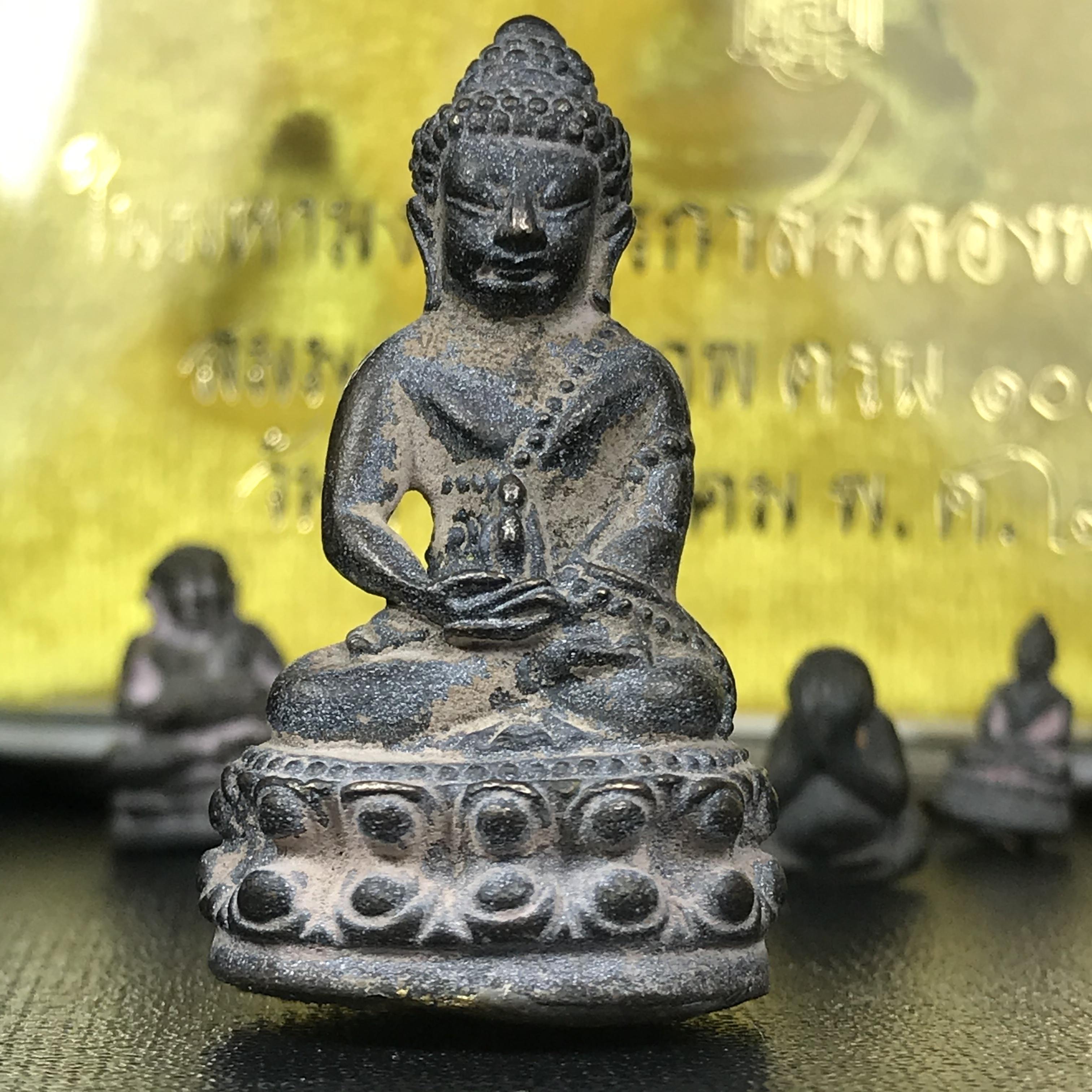 พระกริ่งชินบัญชรฉลองพระชันษา 100 ปี สมเด็จพระญาณสังวร วัดบวรนิเวศวิหาร ปี 2556 ชุดนำฤกษ์เนื้อนวโลหะแก่ทองคำ ก้นอุดผงสมเด็จพระสังฆราช (1 ใน 356 ชุด) พิธีใหญ่ มวลสารเด่น นิยมและหายากมากในปัจจุบัน