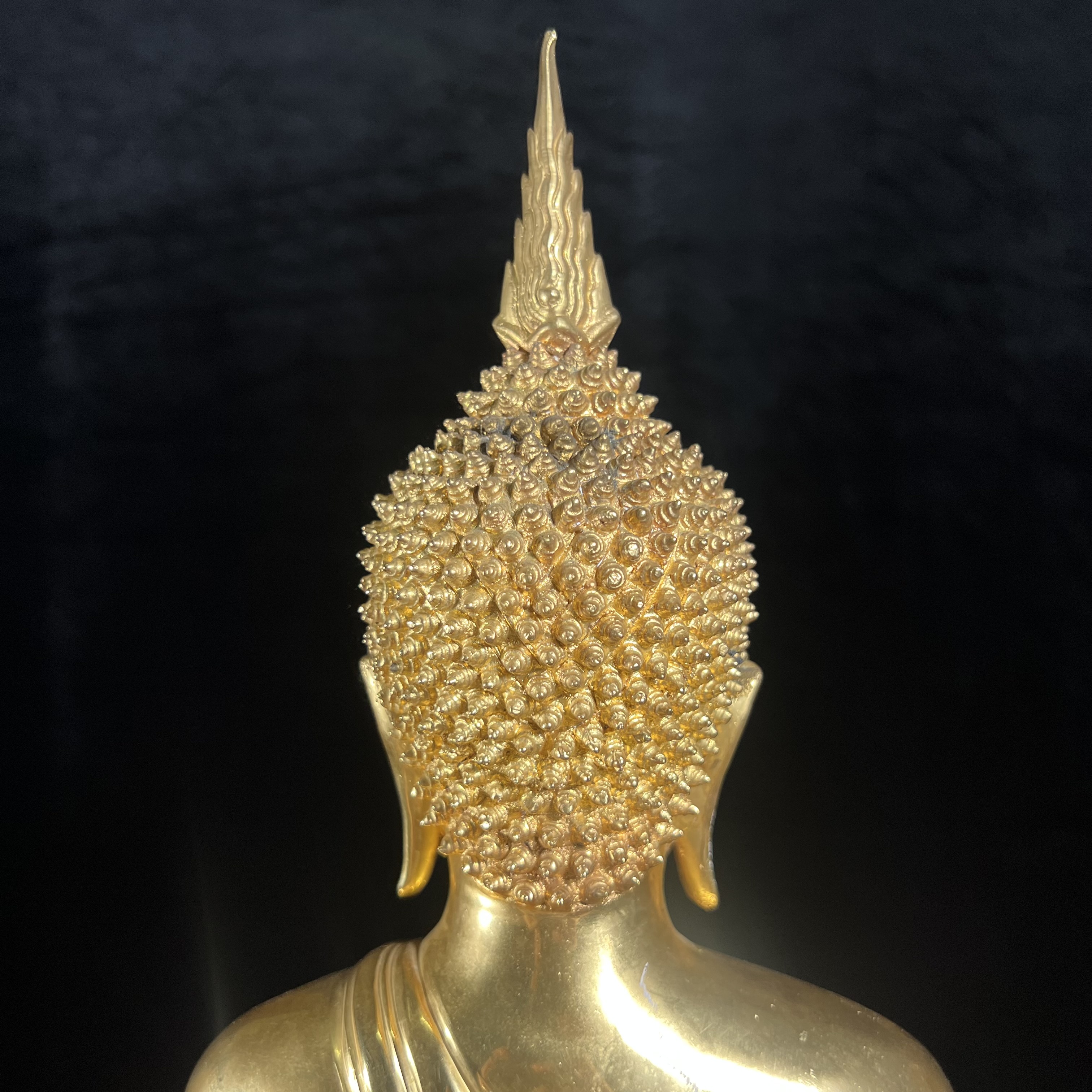 พระบูชาพระพุทธศิรมงคล ภปร. วัตถุมงคลคุ้มเกล้า ปี 2524 ของมูลนิธิคุ้มเกล้า โรงพยาบาลภูมิพลจัดสร้าง ขนาดหน้าตัก 9นิ้ว(ในหลวงรัชกาลที่9 ทรงจุดไฟพระฤกษ์และเททอง พิธีใหญ่)ยอดนิยมหายาก