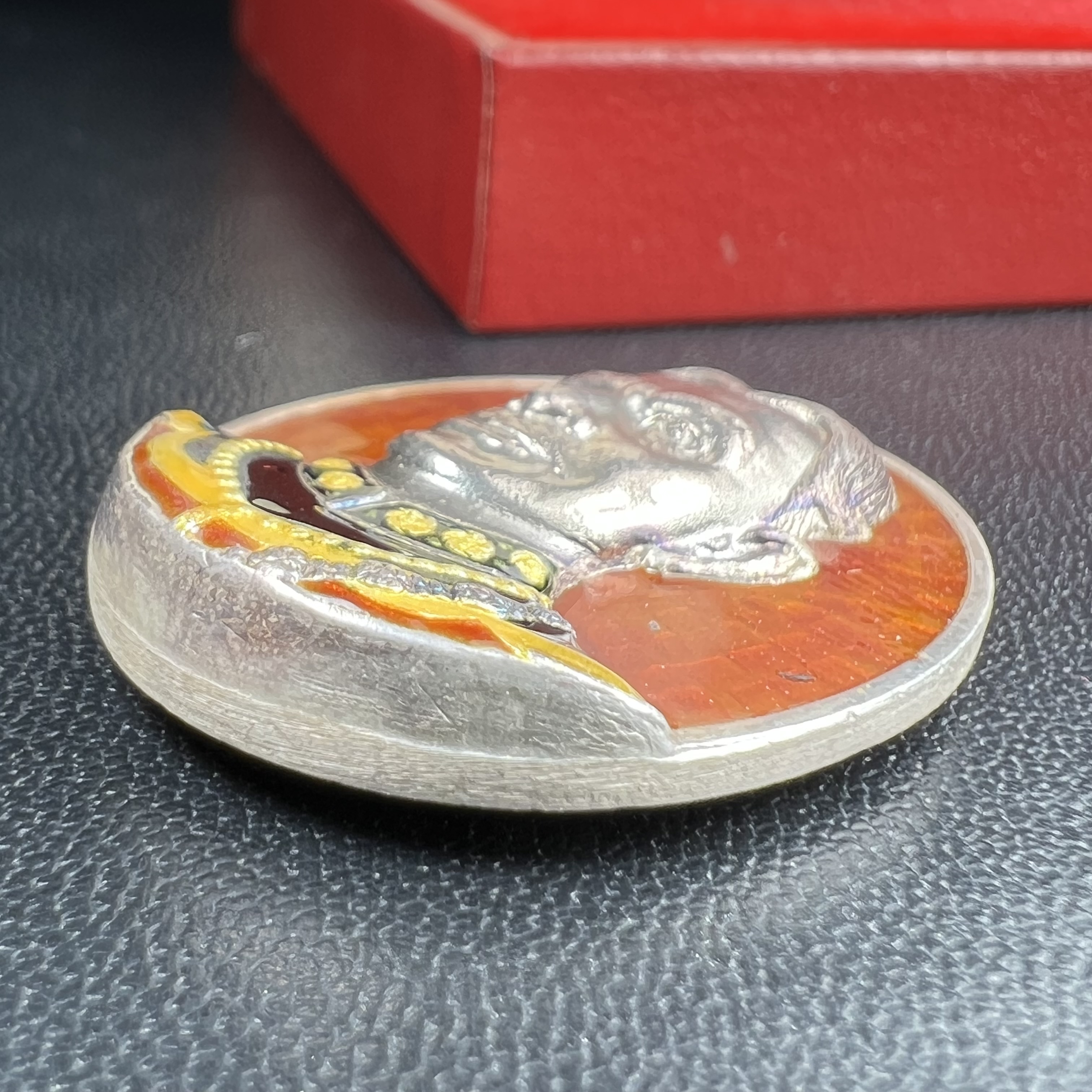 เหรียญพระบรมรูปเหมือนสมเด็จพระเจ้าตากสินมหาราช รุ่นโชคมงคล ปี 2545 เนื้อเงินลงยา พิธีเทวาภิเษก ณ อนุสาวรีย์ วัดพิชัยสงคราม ณ พระวิหารสมเด็จพระเจ้าตากสินมหาราช วัดอินทาราม ธนบุรี พิธีบวงสรวงขอบารมี ณ อนุสาวรีย์พระเจ้ากรุงธนบุรี วงเวียนใหญ่(พิธีใหญ่สภาพสวย)