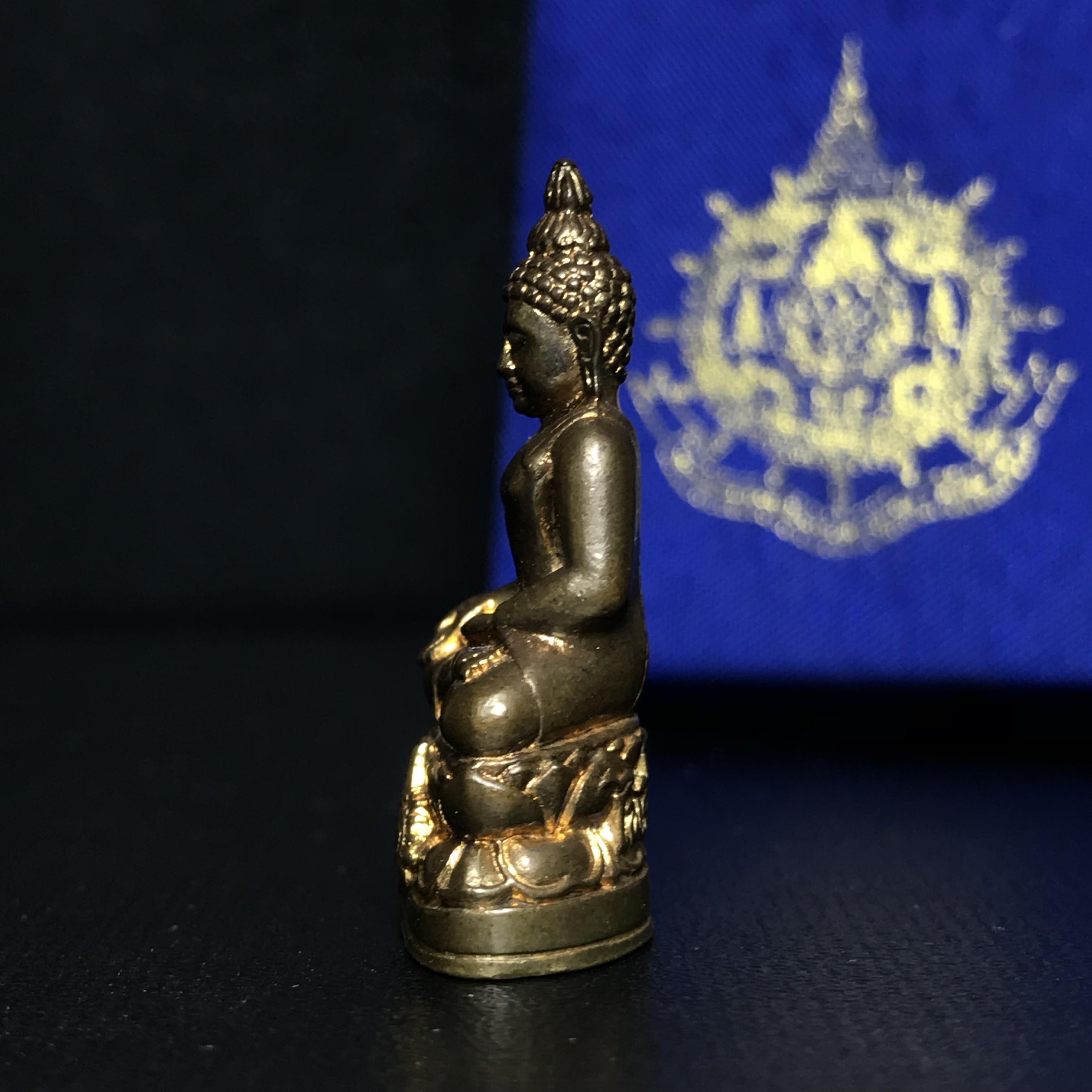 พระกริ่งไพรีพินาศ เฉลิมพระเกียรติ พระบาทสมเด็จพระเจ้าอยู่หัวรัชกาลที่9 พระชนมพรรษา 6 รอบ ปี2542เนื้อสัมฤทธิ์(บรรจุเหล็กไหล)ดีนอก-ดีใน