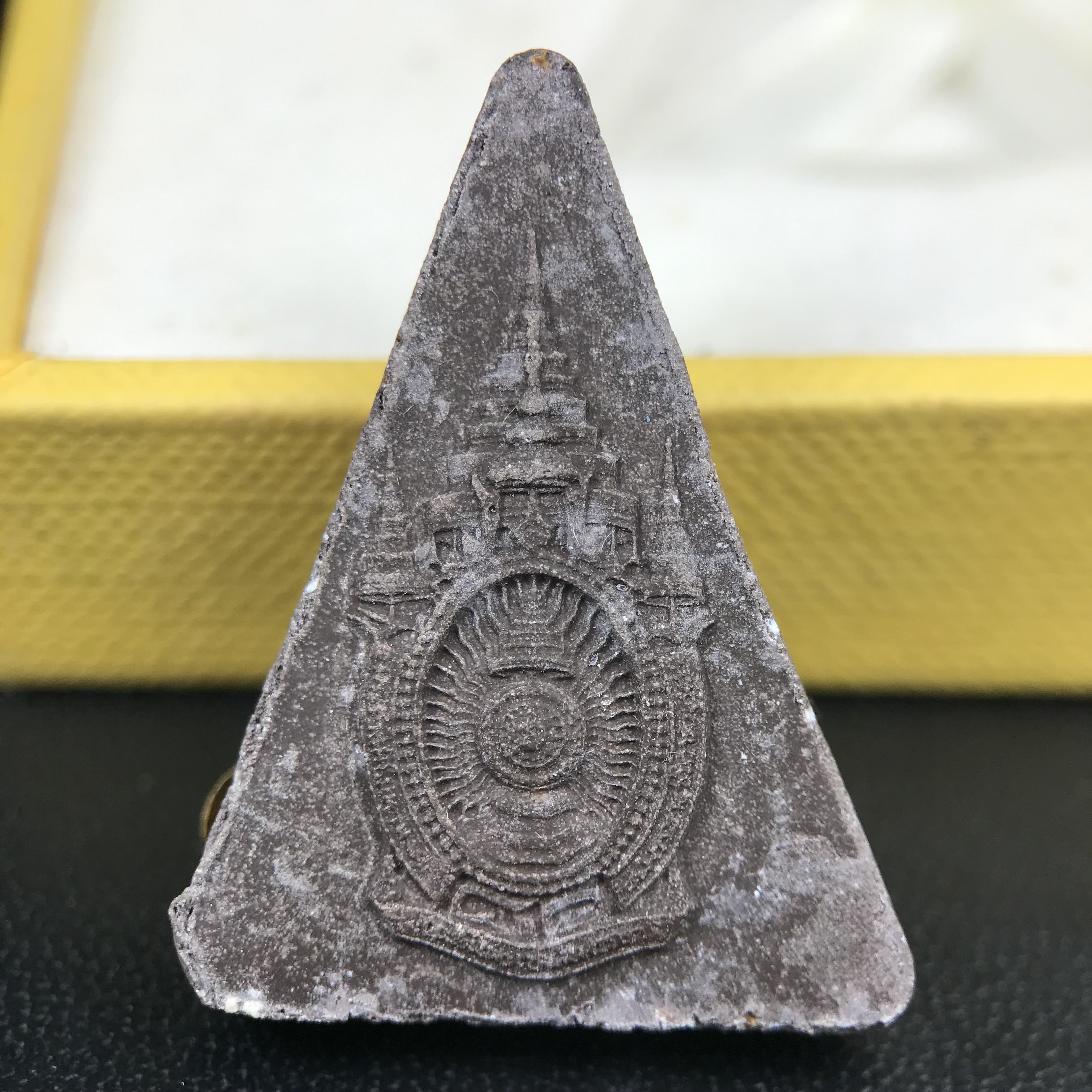 พระพุทธมหาสุวรรณปฏิมากร (หลวงพ่อทองคำ) หลังตรามหามงคลเฉลิมพระชนมพรรษา 80 พรรษา รัชกาลที่9 วัดไตรมิตรวิทยาราม กรุงเทพฯ ปี 2550 พระพิมพ์หน้าทองคำ(หายาก 1 ใน 999 องค์)