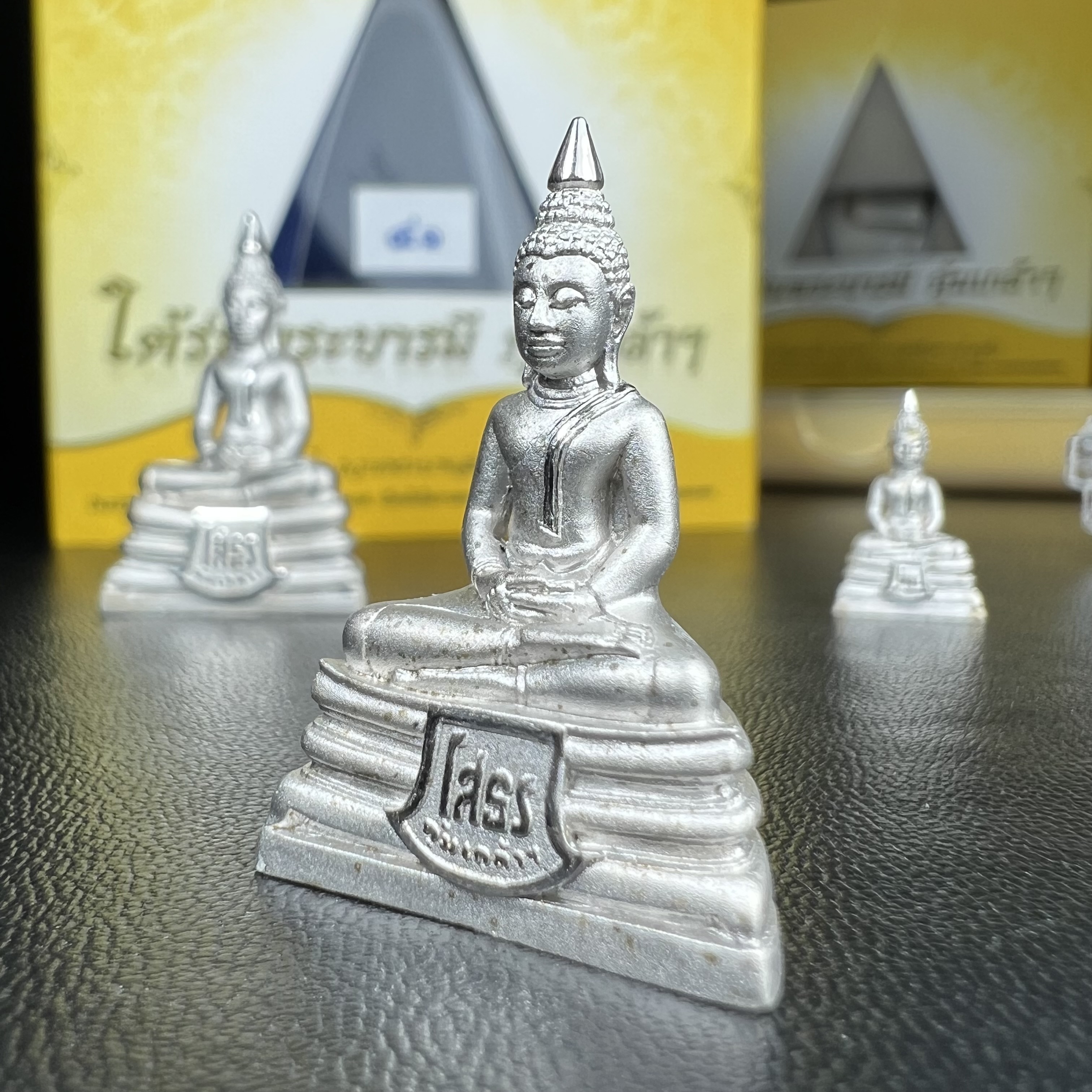 พระพุทธโสธร คุ้มเกล้าฯ ภปร.(ใต้ร่มพระบารมี คุ้มเกล้า) 60ปี รพ.ภูมิพลฯ พ.ศ.2552 เนื้อเงิน ชุบทองคำขาว(ลอยองค์พิมพ์ ใหญ่+กลาง+เล็ก)(1ชุด 3 พิมพ์ ครบทุกแบบที่จัดสร้าง)1 ใน 5000 ชุด ครบชุดหายาก