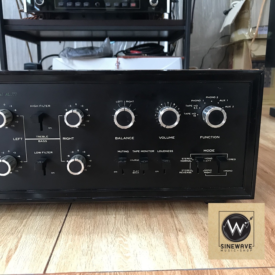 Integrated Amp ยี่ห้อ Sansui รุ่น AU-777 กล่องไม้ (Made in Japan) ไฟ 220Volts