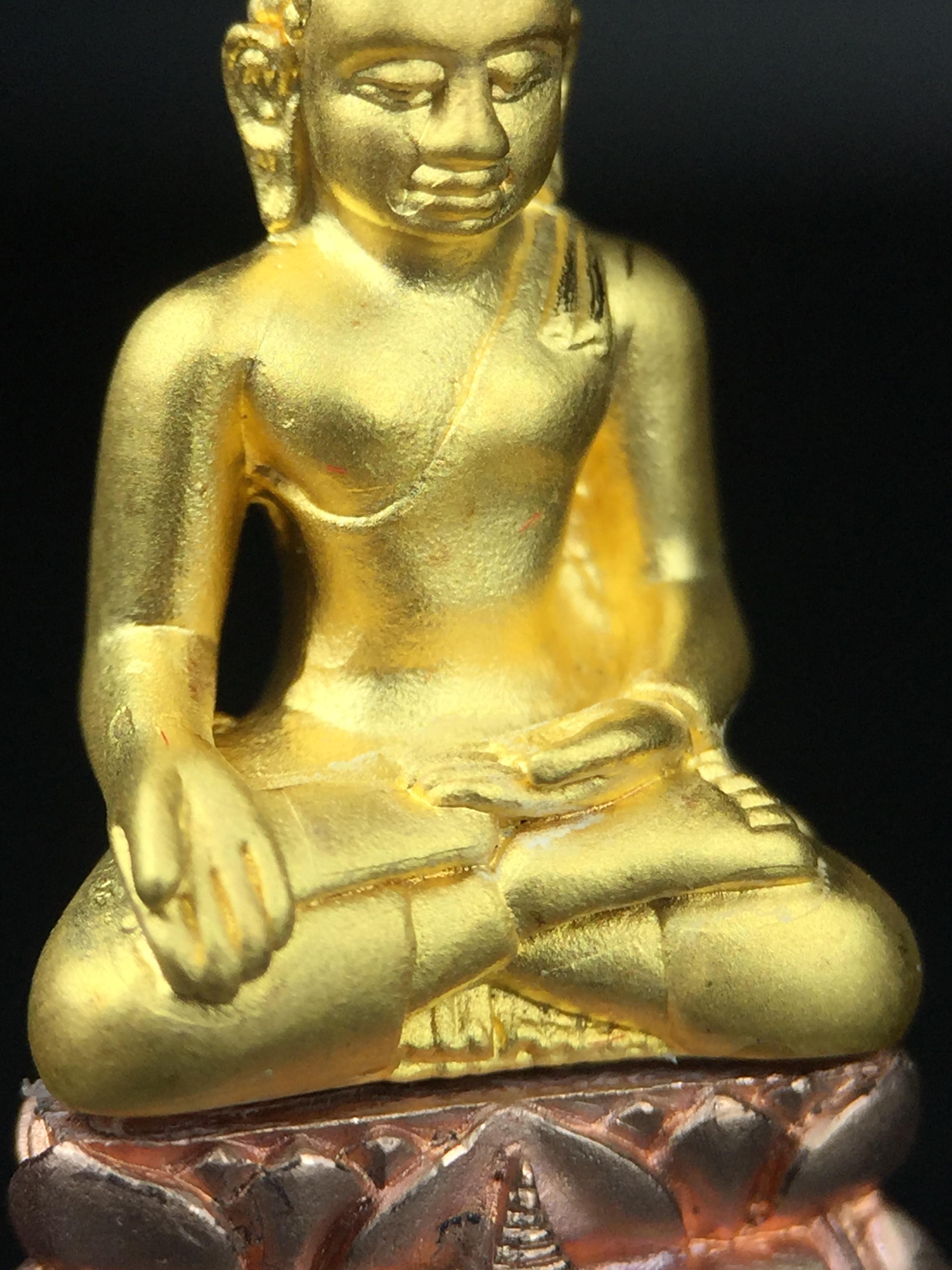 พระไพรีพินาศ รุ่นมหามงคล 72 พรรษา (6 รอบ) ในหลวงรัชกาลที่9 ปี2542 พิมพ์ใหญ่ เนื้อทองคำบริสุทธิ์ 99.9% (ฐานเนื้อนาค)แบบพ่นทรายขัดเงาบางส่วน(สภาพสวยเดิมกล่องบรรจุเดิมครบสมบูรณ์)องค์พิเศษกรรมการ(พบเจอน้อยหายากมาก)