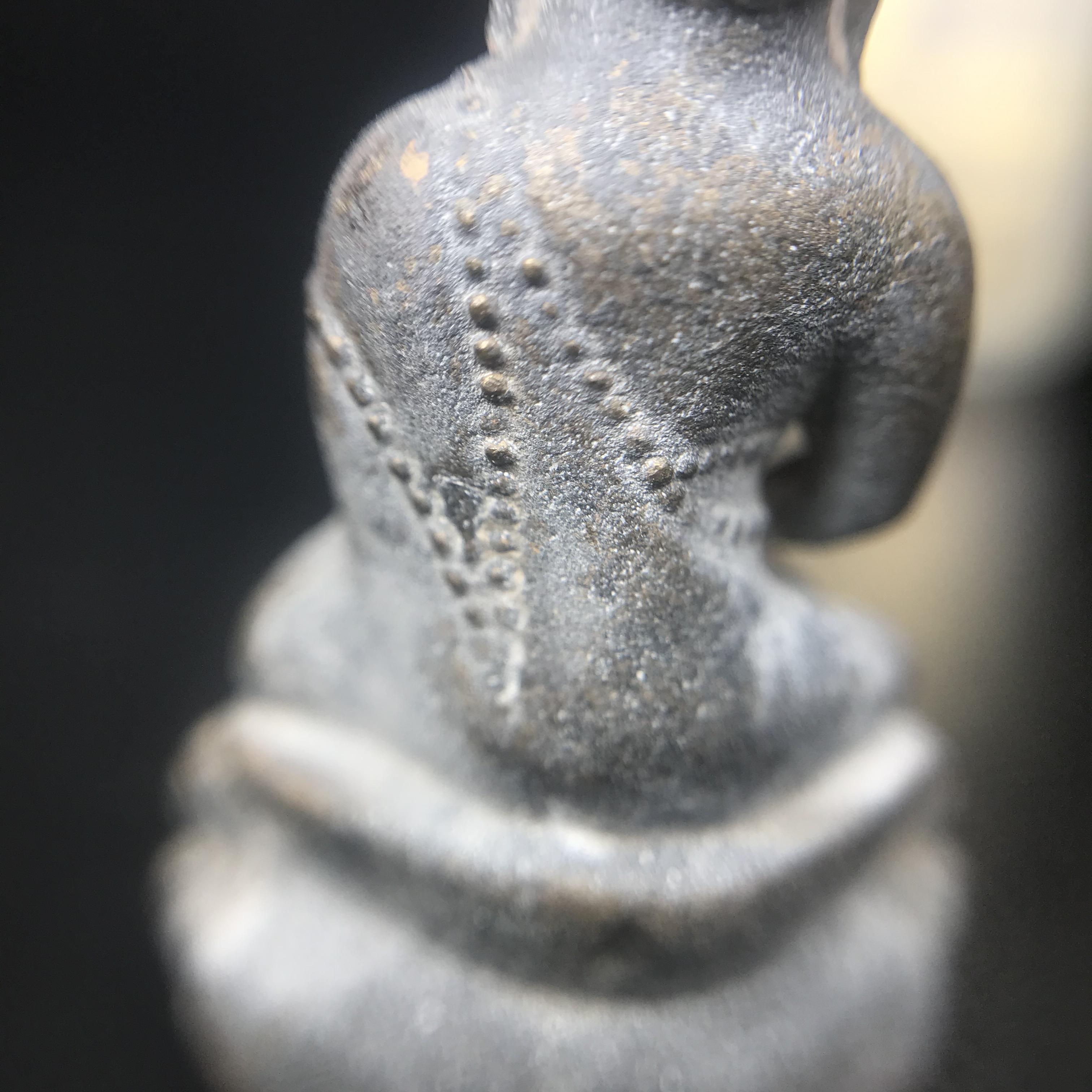 พระกริ่งชินบัญชรฉลองพระชันษา 100 ปี สมเด็จพระญาณสังวร วัดบวรนิเวศวิหาร ปี 2556 เนื้อนวโลหะผสมทองคำก้นทองแดง พิธีใหญ่ มวลสารเด่น นิยม(1 ใน 2556 องค์)