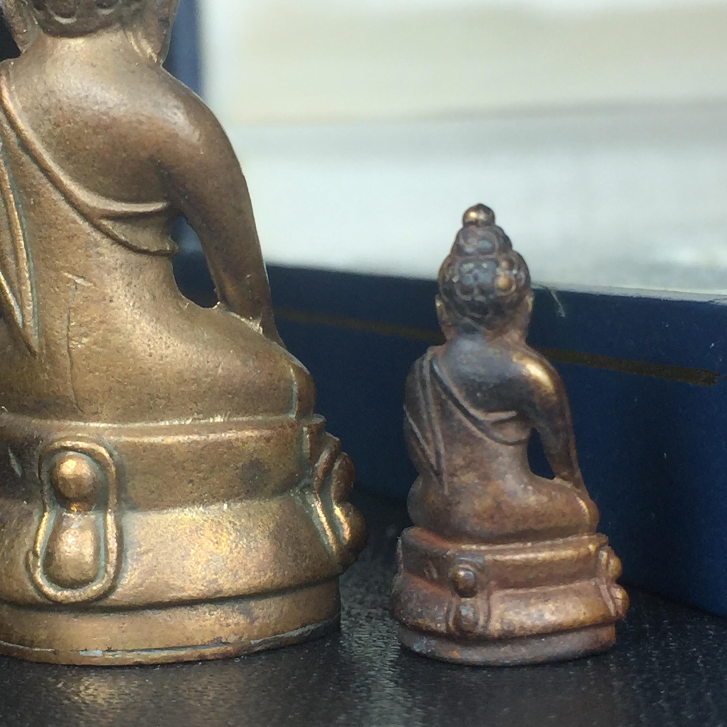 พระกริ่ง-พระชัยวัฒน์ รุ่นศิริสมบัติ อายุสมมงคล 72ปี สมเด็จพระญาณสังวร วัดบวรนิเวศวิหาร ปี 2528 เนื้อสัมฤทธิ์โลหะผสม(ตอกโค๊ด) (สุดยอดชนวนมาลสารรุ่นยอดนิยมที่นำมาจัดสร้าง)พร้อมกล่องบรรจุเดิมครบ รุ่นนี้สร้างน้อย หายาก สภาพสวยมาก