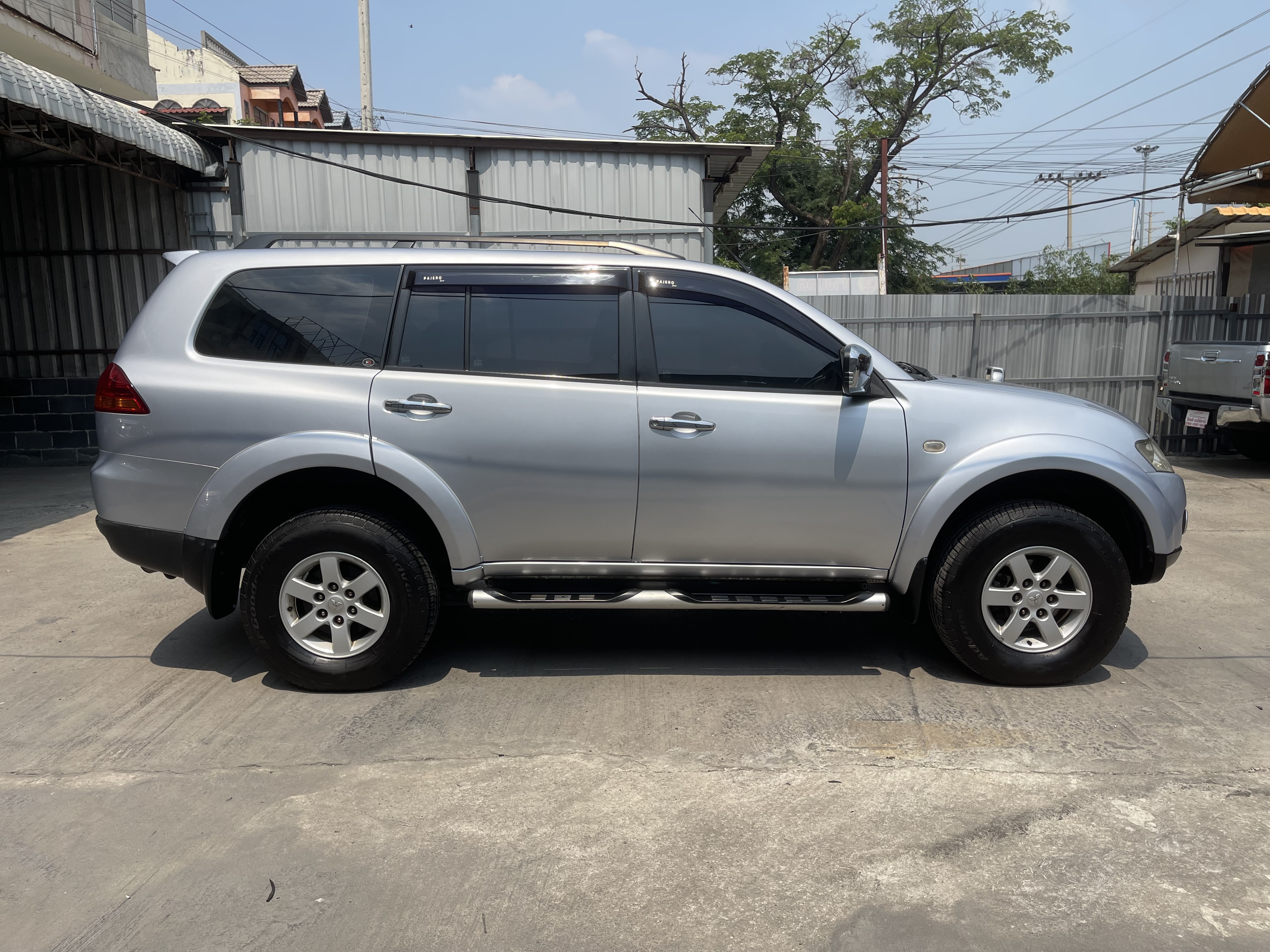 Mitsubishi Pajero Sport 2.5 GT 2WD At 2011 เงิน