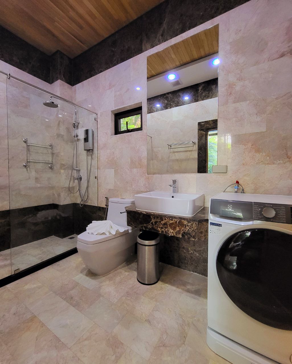 For Rent : Rawai, Naiharn Private Pool Villa, 3 bedrooms 4 Bathrooms