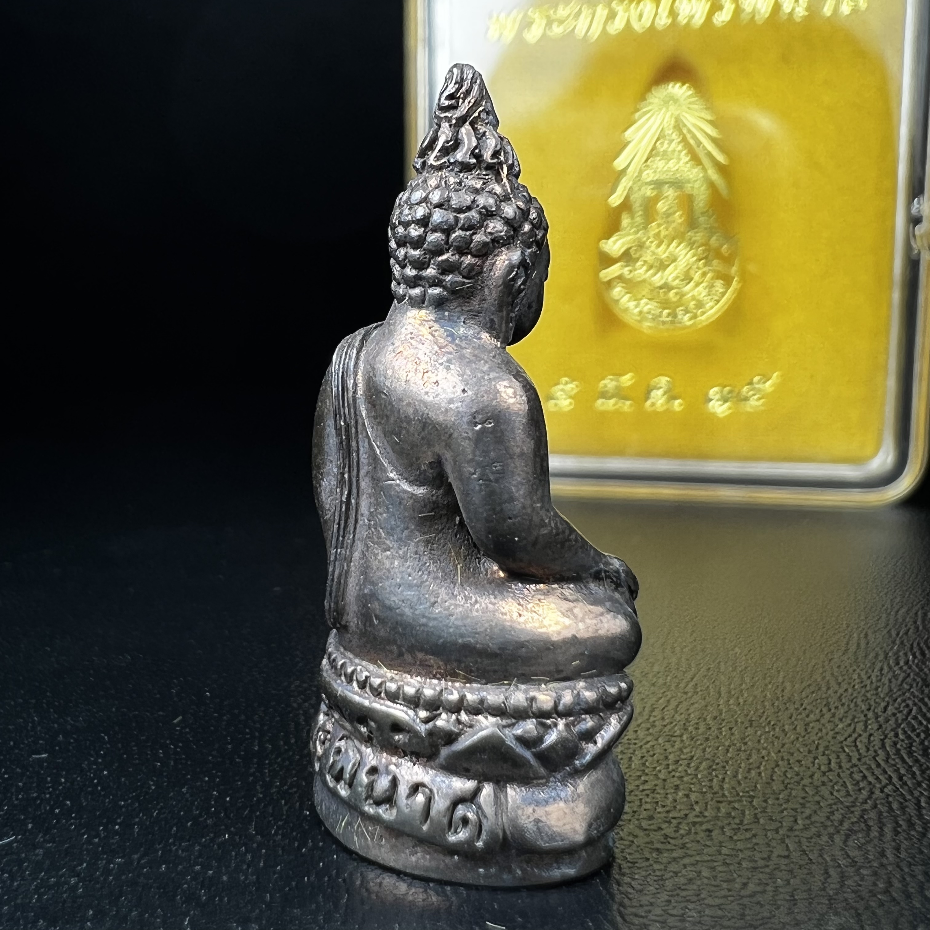 พระกริ่งไพรีพินาศ รุ่น ภปร. ราชวิทยาลัย ปี2535 เนื้อนวโลหะ(ตอกโค้ดพระนามย่อ ญสส ใต้เศวตรฉัตร และ พระปรมาภิไธยย่อ ภปร.)(1ใน2535องค์)
