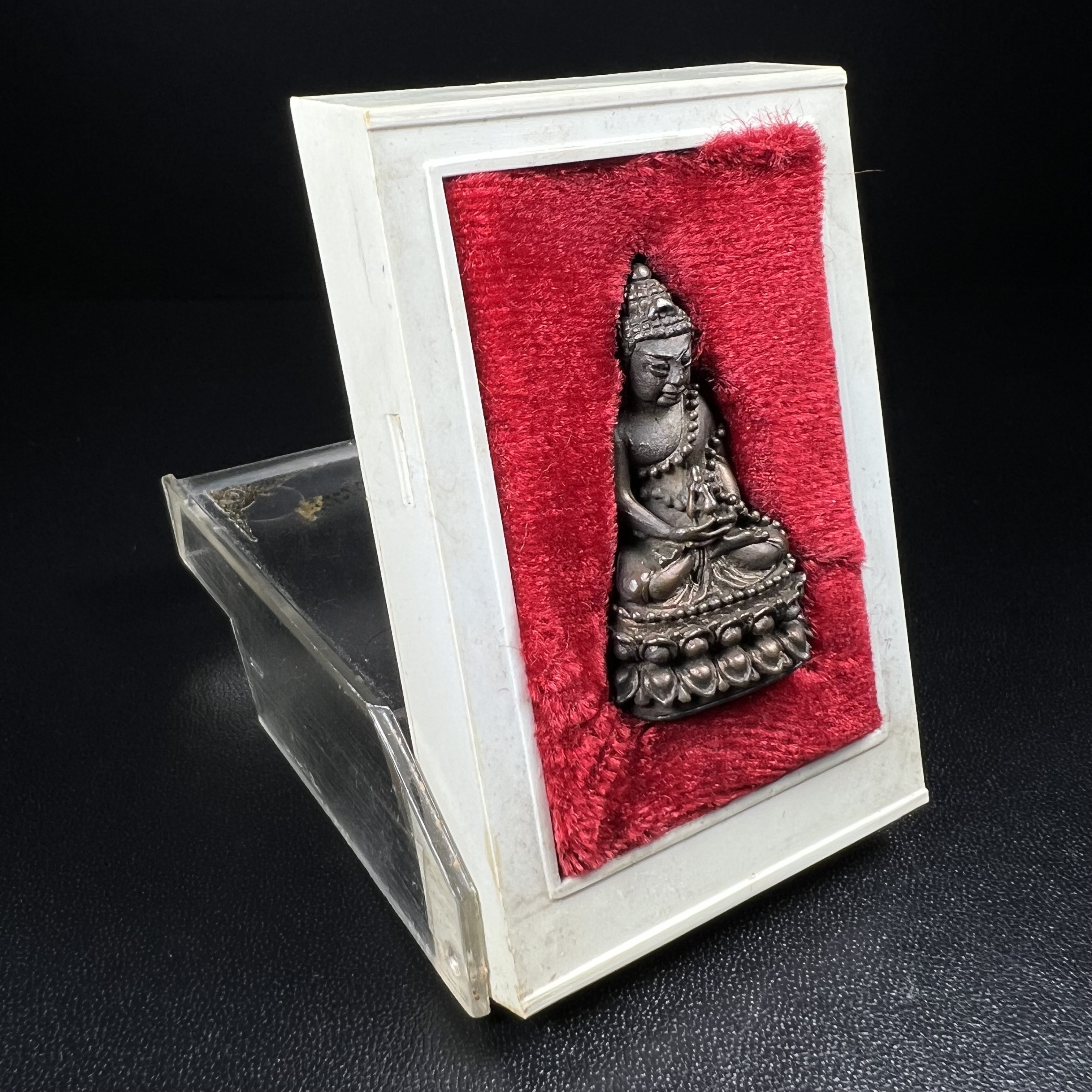 พระกริ่งญาณสังวร(พระกริ่ง ญส.)ปี 2519 เนื้อนวโลหะก้นเงิน สมเด็จพระญาณสังวรและหลวงพ่อคูณ ปริสุทโธ จับสายสูตรร่วมกันในพิธีเททอง ณ อุโบสถวัดบวรนิเวศวิหาร(พิธีใหญ่ เจตนาดี หลวงปู่โต๊ะร่วมปลุกเสก)(สภาพสวยเดิมนอนคากล่องบรรจุเดิมแบบนี้ไม่ควรพลาด)หายาก1ใน2999องค์