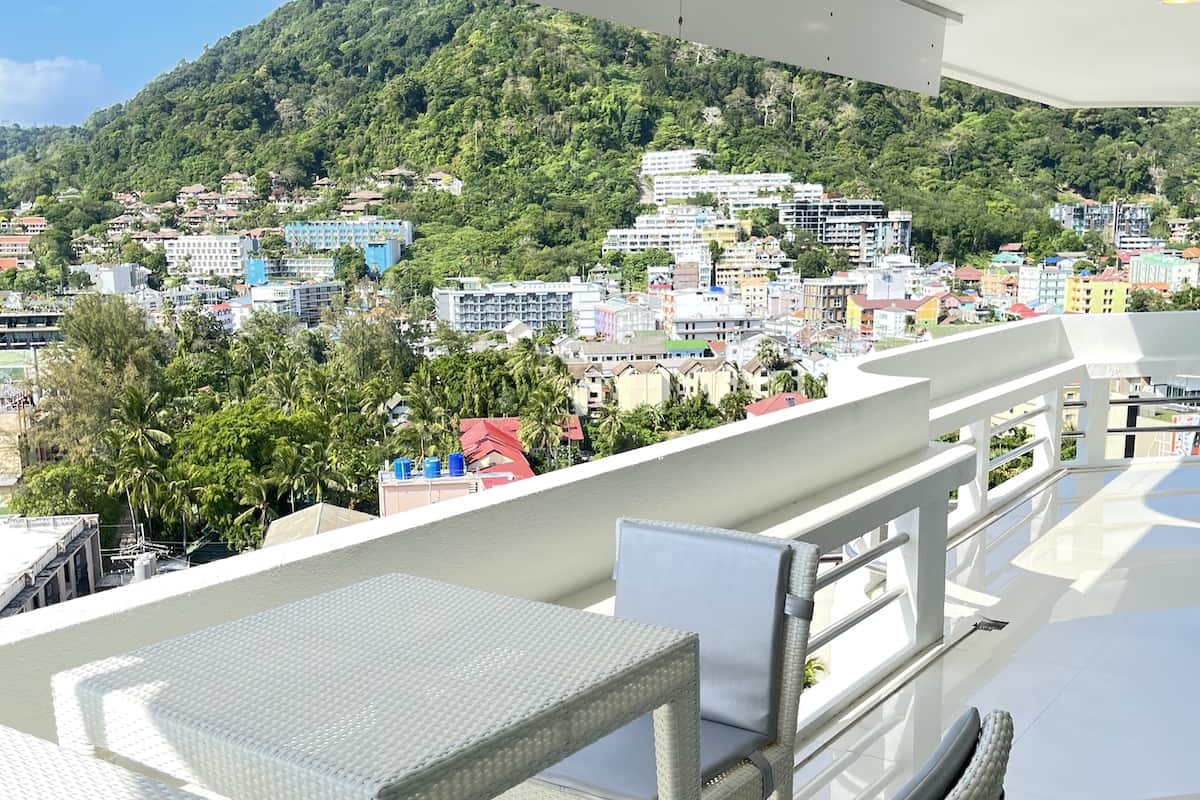 For Sales : Patong, Seaview Luxurious condo, 2 Bedrooms 2 Bathrooms 14th flr.