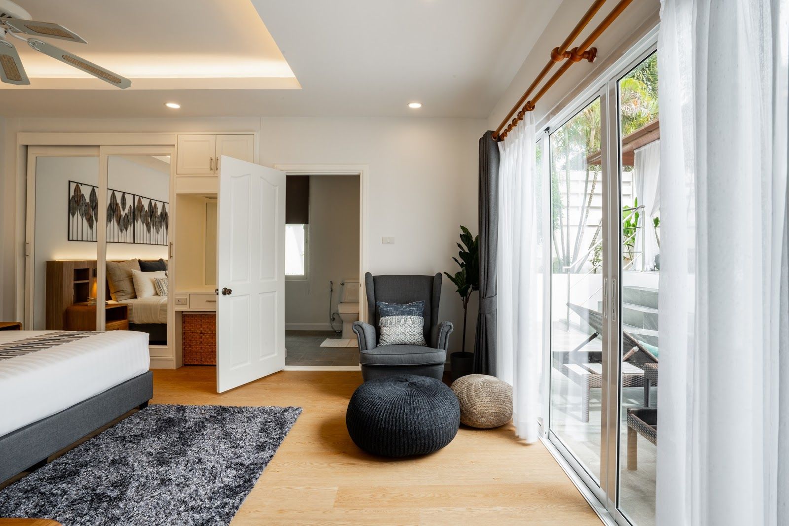 For Rent : Rawai, Pool Villa with Jacuzzi, 3 bedrooms 3 Bathrooms, Pool view.