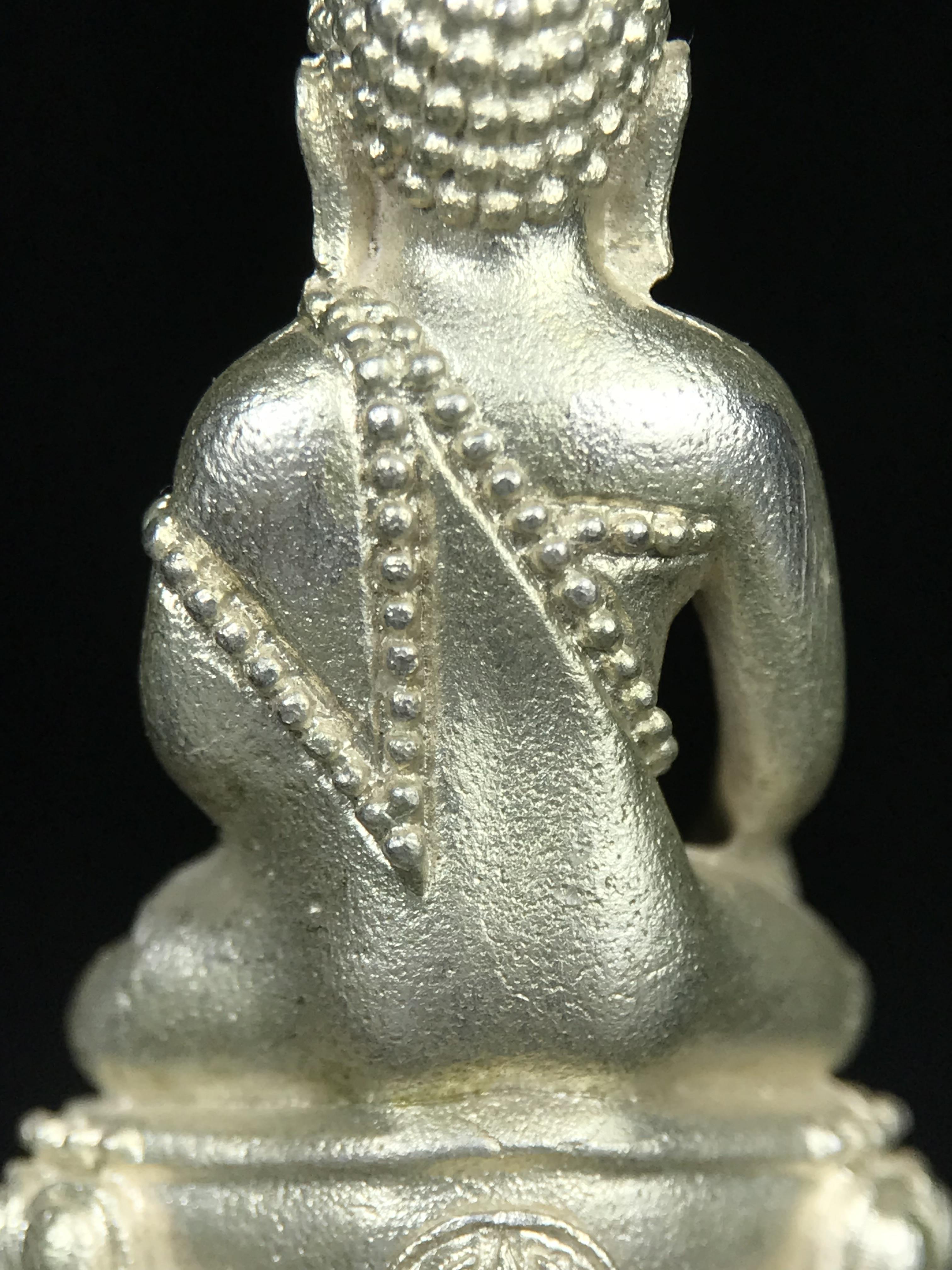 พระกริ่งศิรากาศ ภปร.(พระกริ่งคุ้มเกล้า)วัตถุมงคล"คุ้มเกล้าฯ" มูลนิธิ “คุ้มเกล้า” ในพระบรมราชูปถัมภ์ จัดสร้าง โรงพยาบาลภูมิพล เนื้อเงิน(พิมพ์หน้าไทย)(สภาพผิวขึ้นน้ำทองทั่วองค์สวยมากมาก!!)(ในหลวงรัชกาลที่9เสด็จเททอง)(พิธีใหญ่)(นิยม)