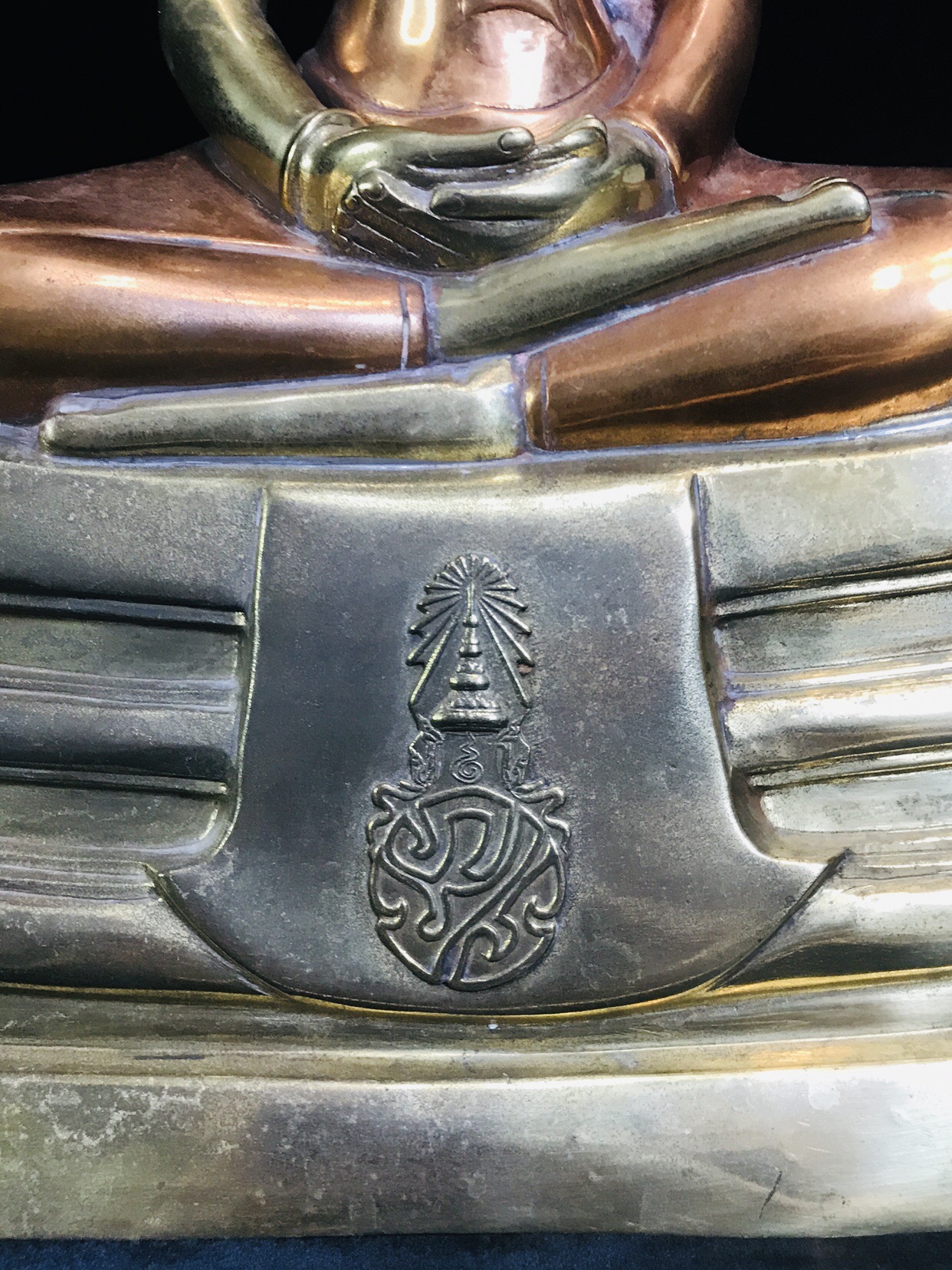 พระบูชาพระพุทธโสธร ภปร. รุ่นย้อนยุค ปี2539 กาญจนาภิเษกครองราชสมบัติครบ 50ปี หน้าตัก9นิ้ว เนื้อสามกษัตริย์ หมายเลข01314