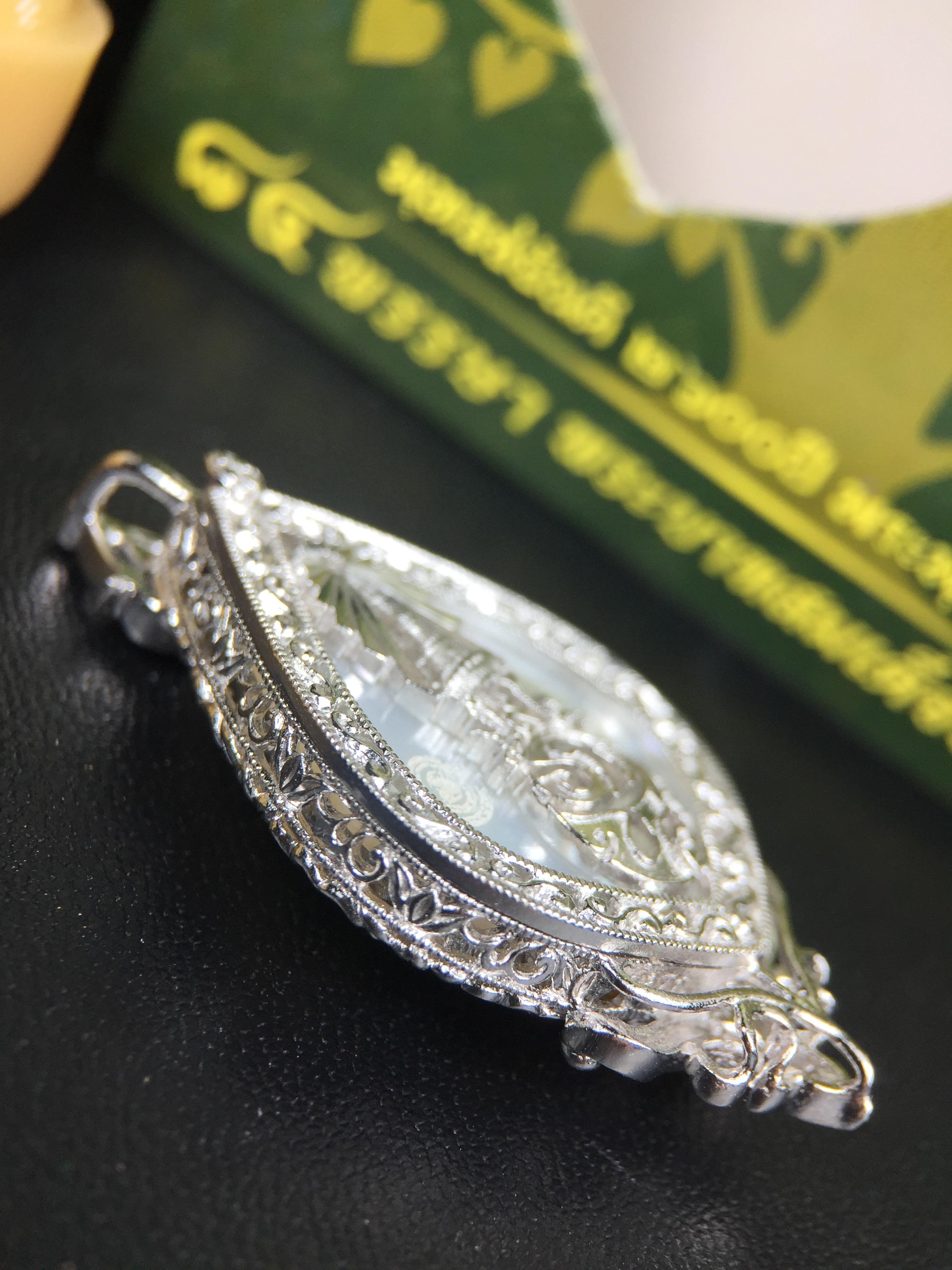 พระพุทธชินราช(จำลอง) ภปร. 84 พรรษา ทรงหยดน้ำ เนื้อเงินชุบทองคำขาว ขนาด 20*36 มม. (พระราชทานมวลสาร จิตรลดาและเส้นพระเจ้า(เส้นผม)รัชกาลที่9)พุทธศิลป์ทรงคุณค่าอีกหนึ่งรุ่นยอดนิยม งดงาม ทรงคุณค่า หายาก