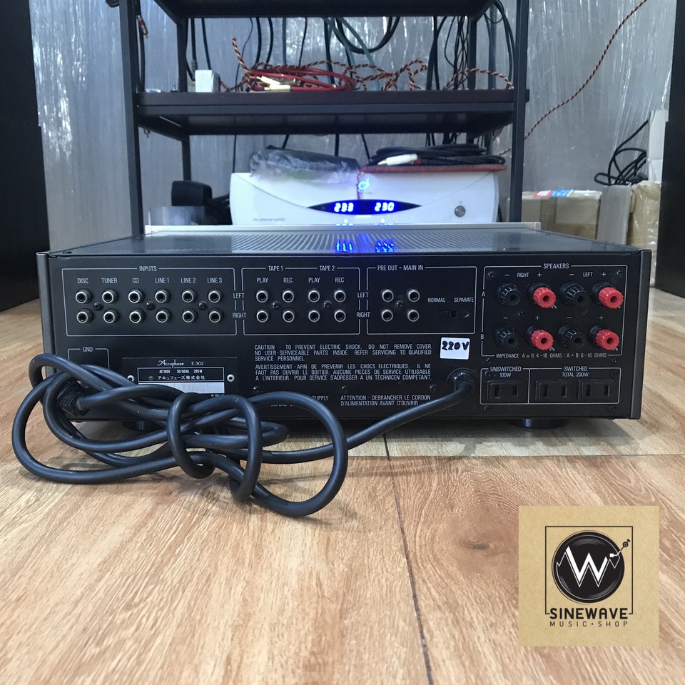 Integrated Amp ยี่ห้อ Accuphase รุ่น E-302 (Made in Japan) ไฟ 220Volts
