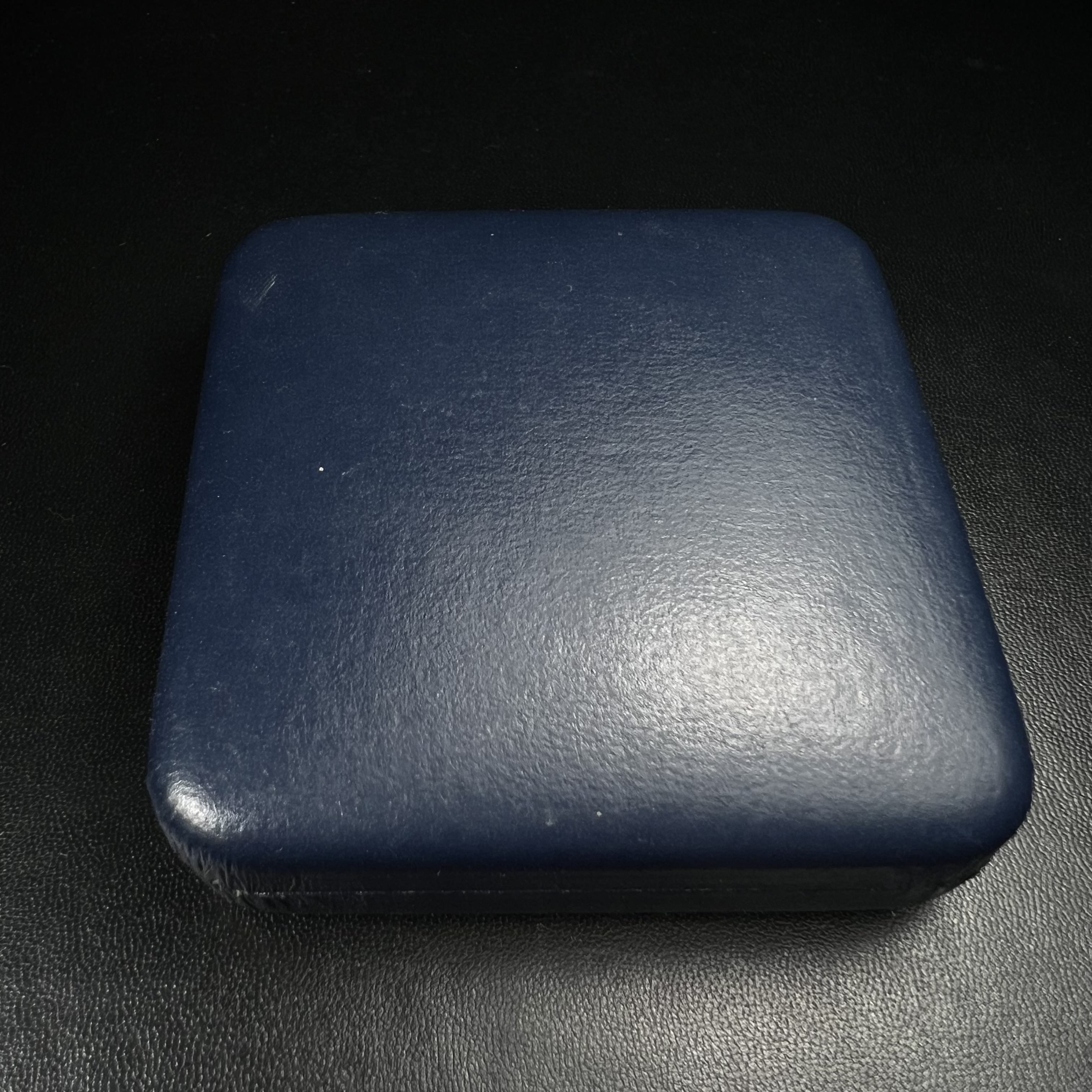 เหรียญพระแก้วมรกต พระพุทธชินราช พระพุทธโสธร รุ่นพุทธบารมี ปี 2540 เนื้อเงินขัดเงา 99.9% ชุบ 3 กษัตริย์ พร้อมกล่องบรรจุเดิม พิธีพุทธาภิเษก 2 พิธี มหามงคล (พระพุทธคู่บ้านคู่เมือง รูปแบบเหรียญสวยงดงามมาก พิธีใหญ่ เป็นที่นิยม)สร้างน้อยหายาก 1 ใน 500 เหรียญ