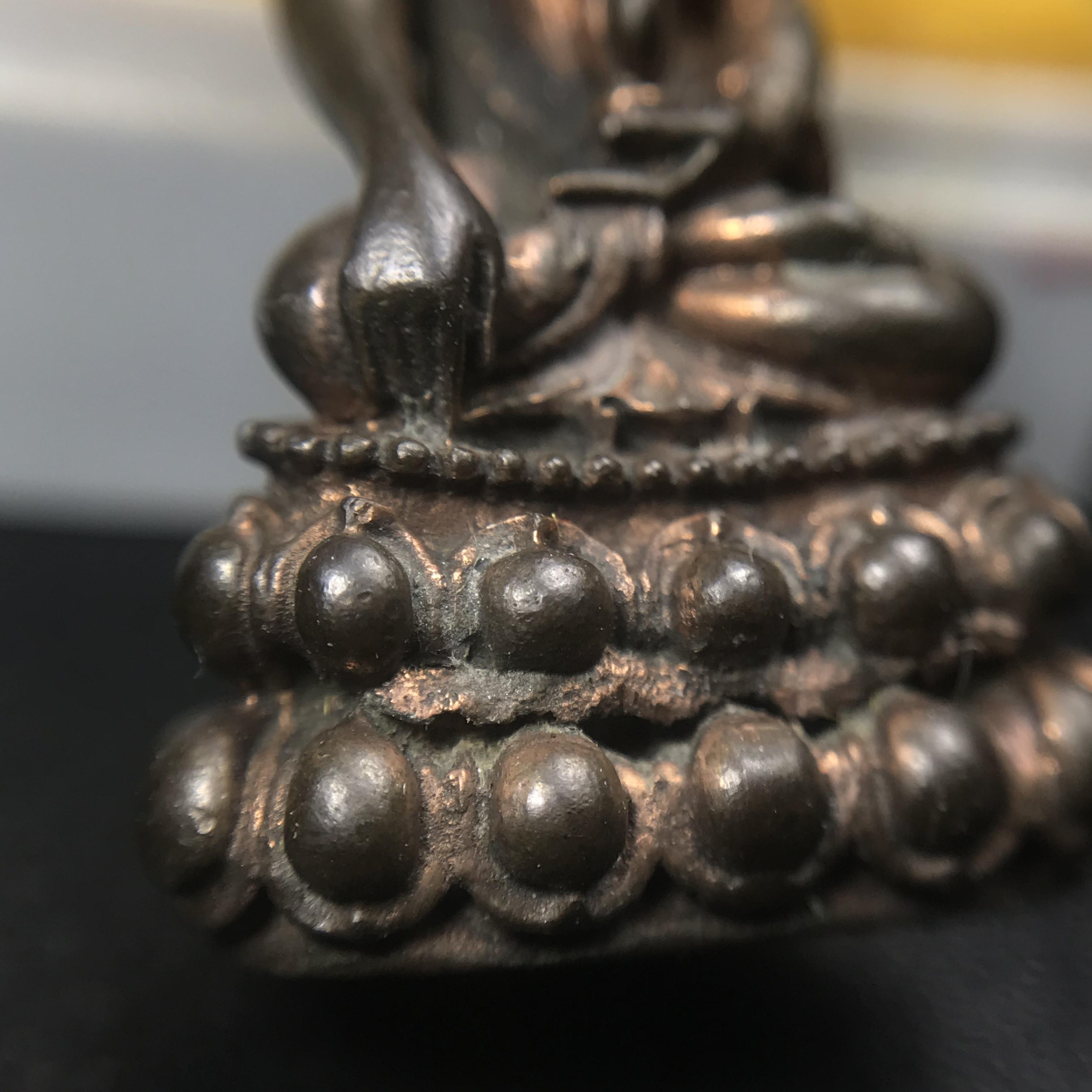 พระกริ่งภูริทัตโต (หลวงปู่มั่น ภูริทัตโต) เนื้อนวโลหะ ปี 2520 สุดยอดพระเกจิสายวิปัสสนากรรมฐานปลุกเสก (สมเด็จพระญาณสังวรเป็นประธานเททอง)(สภาพสวยครบกล่องเดิม)