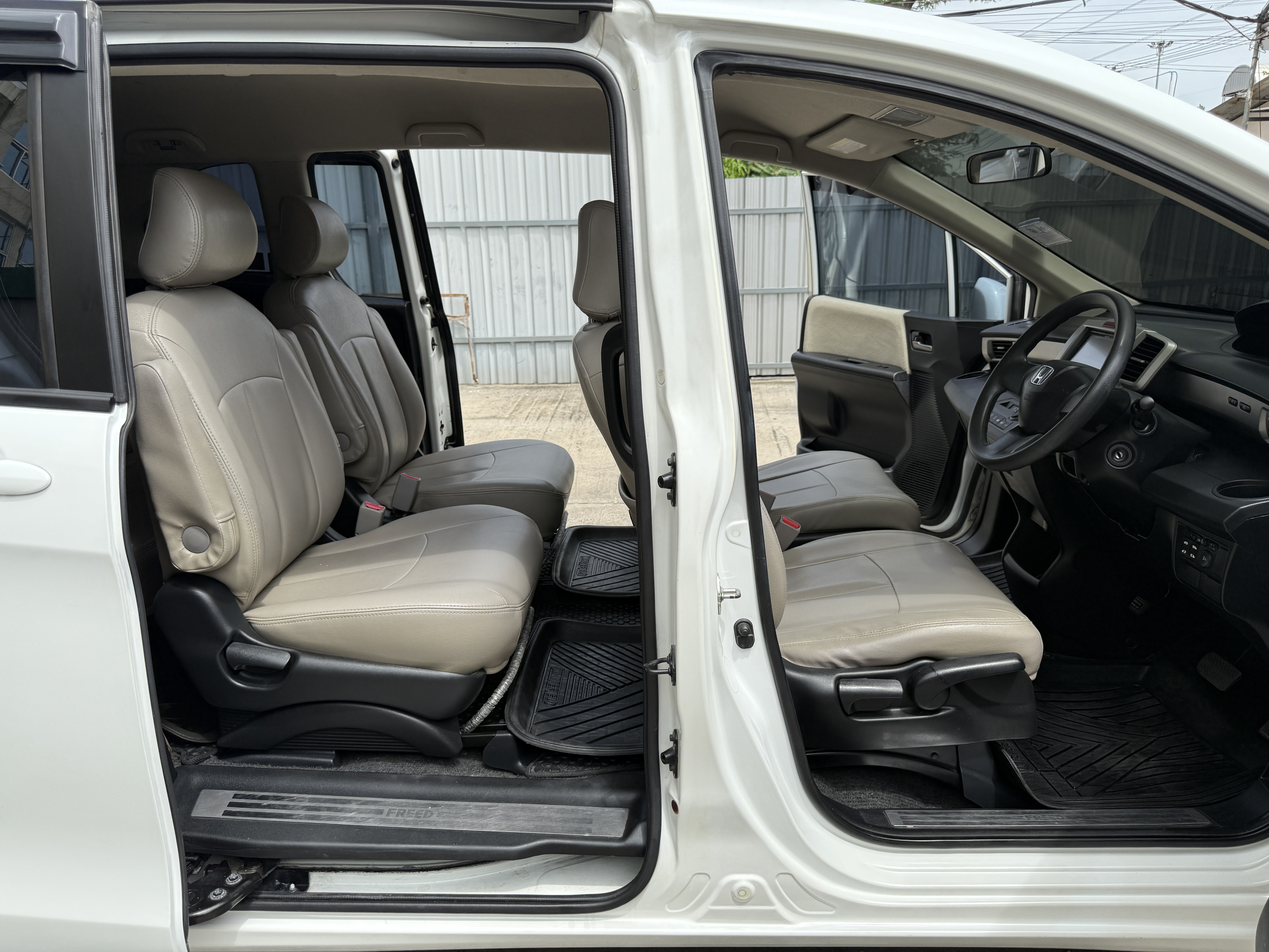 Honda Freed 1.5 SE At 2013 ขาวมุก