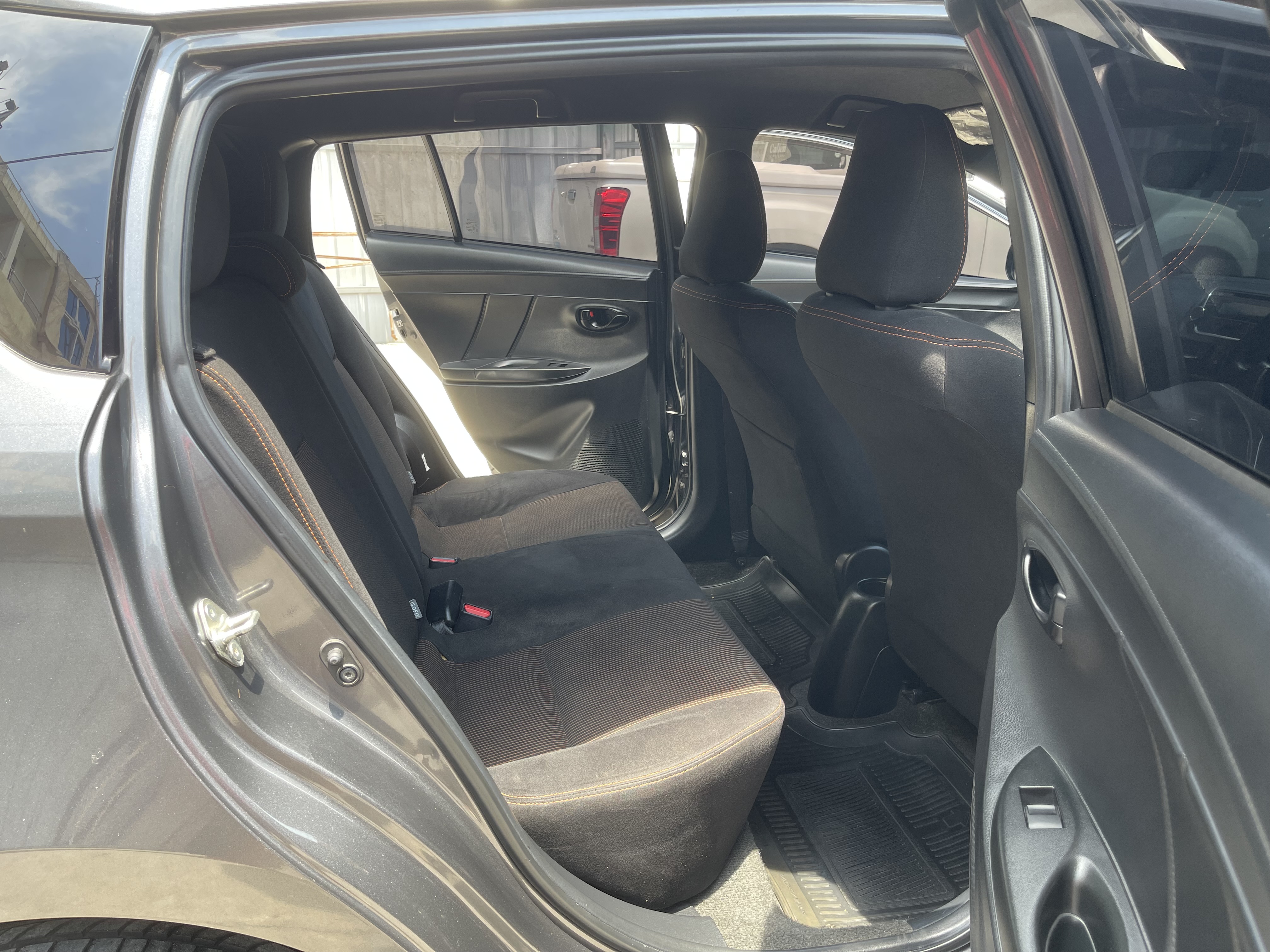 Toyota Yaris 1.2 E At 2017 เทาดำ