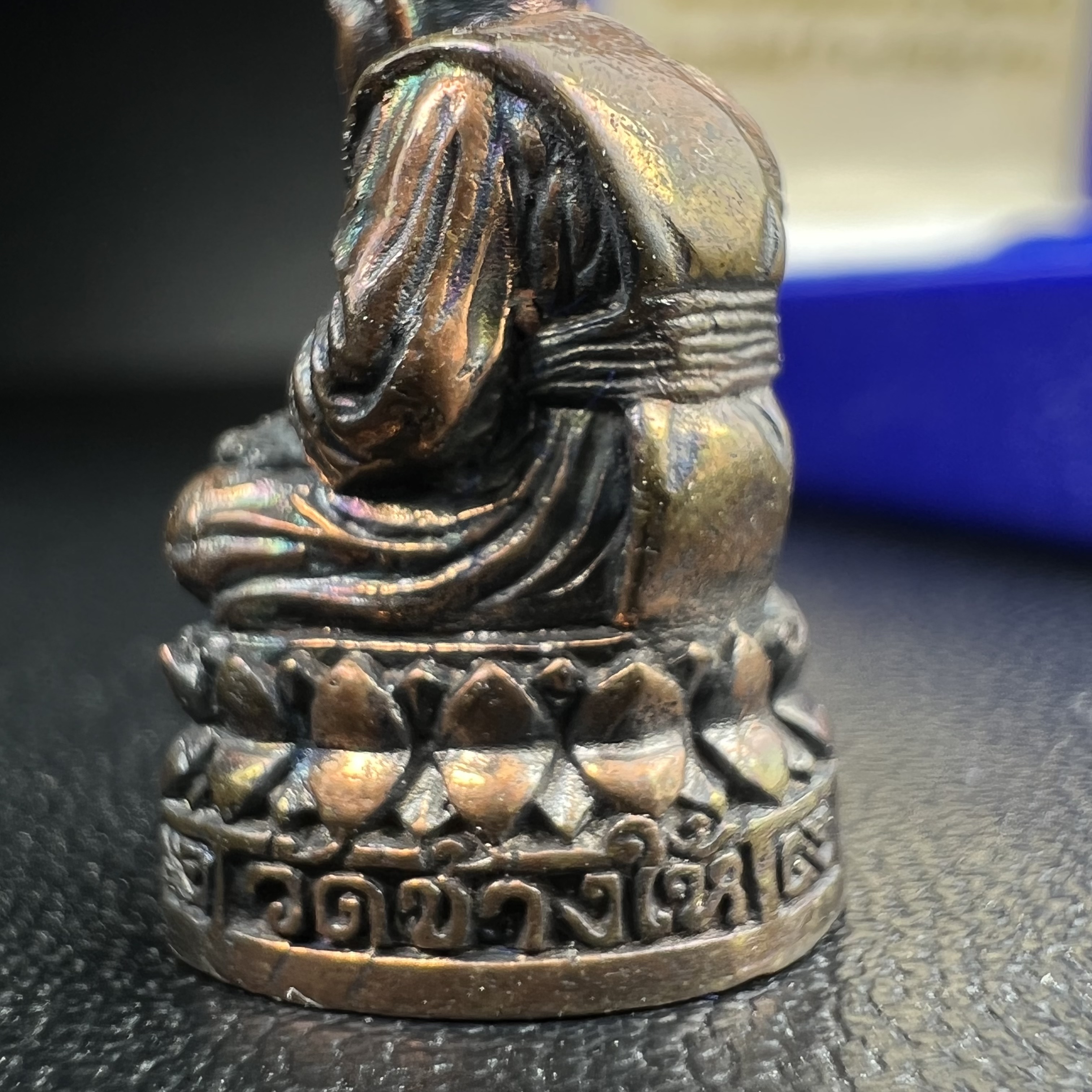 รูปเหมือนหล่อลอยองค์หลวงปู่ทวด รุ่น 111ปี กระทรวงกลาโหม เนื้อนวโลหะรมดำ-ปัดเงา ปี2540 พิธีใหญ่ สภาพสวย เข้มขลัง นิยม พร้อมกล่องบรรจุเดิม