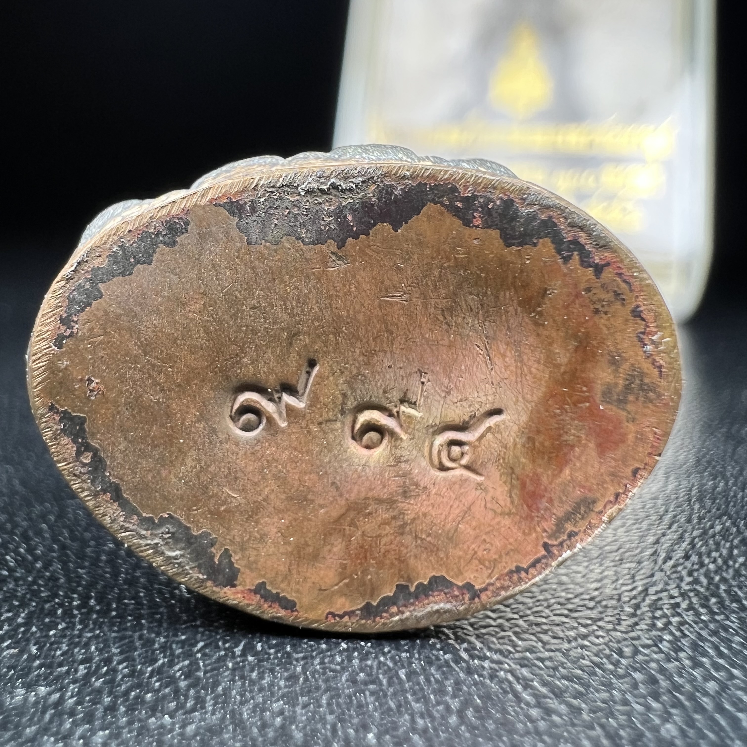 พระกริ่งชินบัญชรฉลองพระชันษา 100 ปี สมเด็จพระญาณสังวร วัดบวรนิเวศวิหาร ปี 2556 เนื้อนวโลหะผสมทองคำก้นทองแดง พิธีใหญ่ มวลสารเด่น นิยม(1 ใน 2556 องค์)***องค์หมายเลข ๙๙๔***