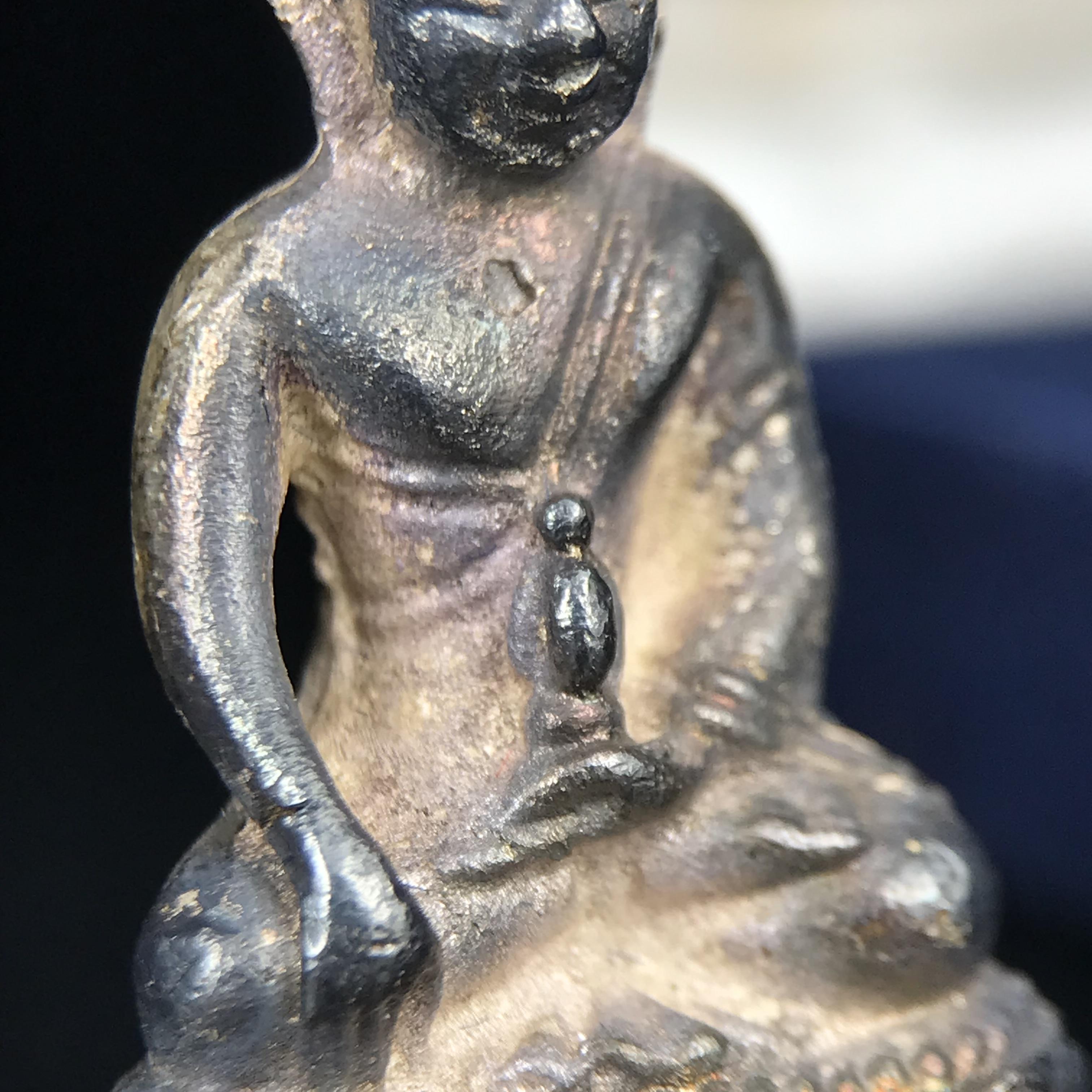 พระกริ่งศาสดา ภปร. วัดบวรนิเวศวิหาร ปี 2532 จัดสร้างในโอกาสสองทศวรรษรามาธิบดี เพื่อศูนย์การแพทย์สิริกิติ์ เนื้อเงิน(ผิวเดิมสวยงาม) (พิธีใหญ่ มวลสารมงคล สวยงามเข้มขลัง)สมเด็จพระญาณสังวร สมเด็จพระสังฆราชฯเสด็จเททอง***ตอกโค๊ตหมายเลข ๑๙๙๔***