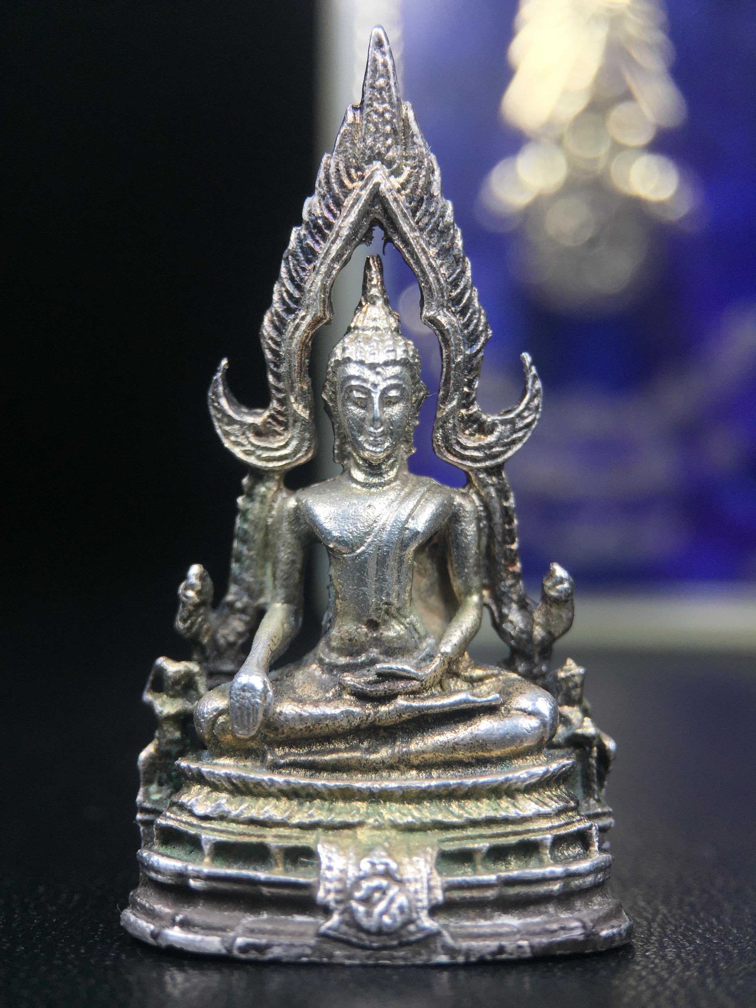 กริ่งพระพุทธชินราช ภปร. กองทัพภาคที่3จัดสร้าง ปี2517 เนื้อเงินสภาพผิวเดิมกล่องบรรจุเดิม(สภาพหย่อนสวย)(หายาก)(ในหลวง ร.9 เสด็จในพิธี)(1ใน2000องค์))เนื้อเงินพบเจอน้อยหายาก