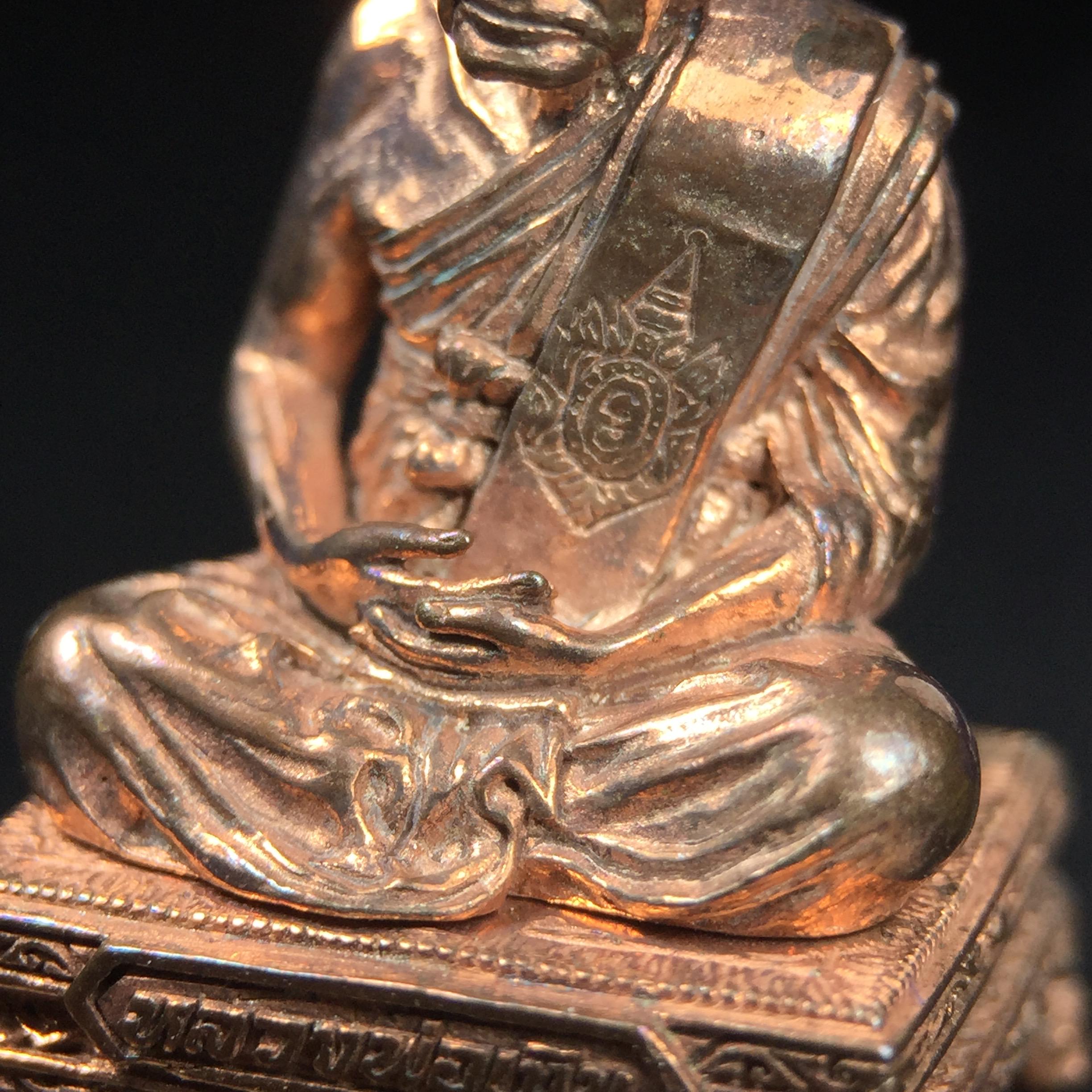 รูปหล่อหลวงพ่อเงิน วัดบางคลาน จ.พิจิตร พิมพ์หน้าเหมือนหลวงพ่อ "รุ่น 91 ปี กรมเสมียนตรา" กระทรวงกลาโหมจัดสร้างในปี 2543 พุทธาภิเษกใหญ่ 3 วัด 3พิธีวัดสุทัศน์ /วัดบางคลาน/วัดพระแก้ว เนื้อนวโลหะปัดเงา(แก่ทองคำ)พุทธศิลป์งดงามมากหายาก(ตอกโค๊ตหมาย ๖๐๘)