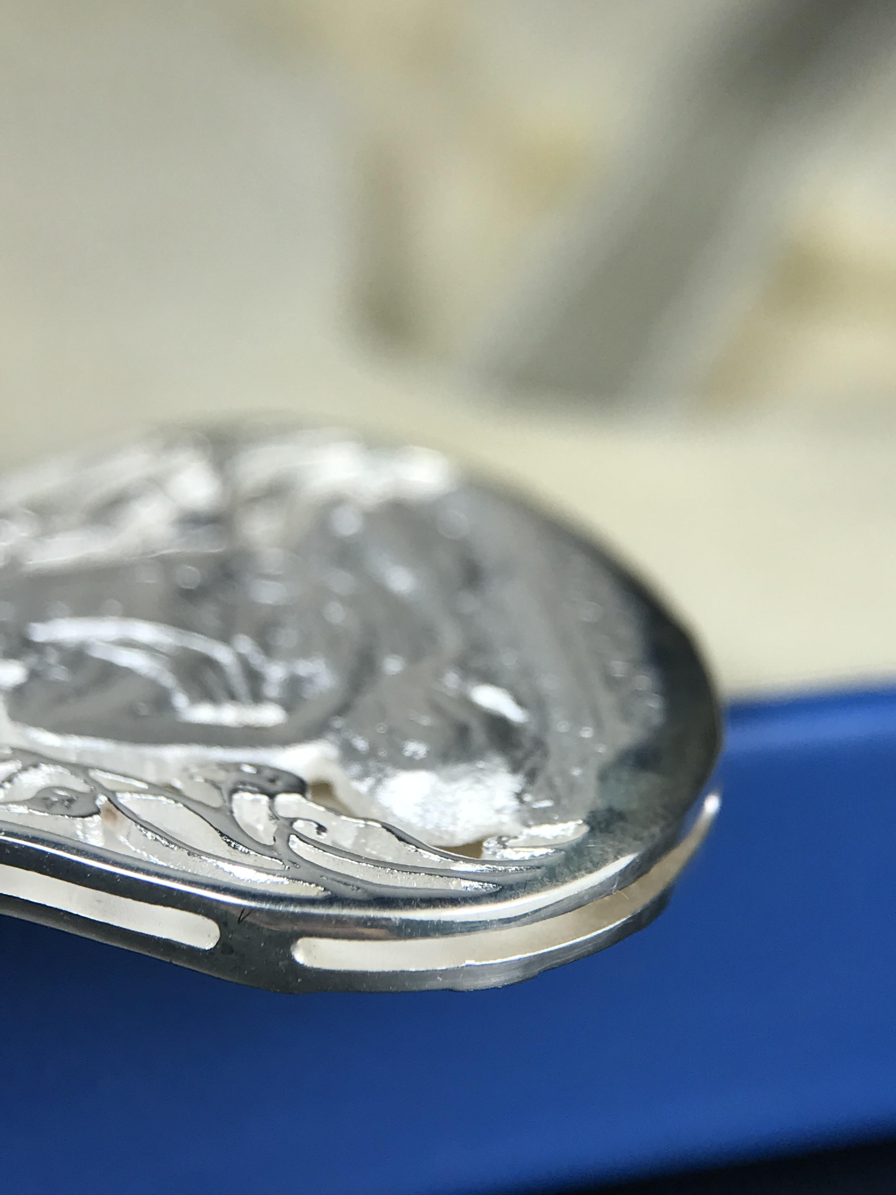 เหรียญหลวงปู่ทวด พระนามาภิไธย สก. แบบงานฉลุโบราณ(HAND MADE) ปี 2544 เนื้อเงิน(ผิวสวย) พิธีปลุกเสก ณ อุโบสถวัดช้างให้ และ พิธีมังคลาภิเษก ณ พระอุโบสถ วัดพระศรีรัตนศาสดาราม(วัดพระแก้ว) (1 ใน 2000 เหรียญ)พบเจอน้อยหายากมาก