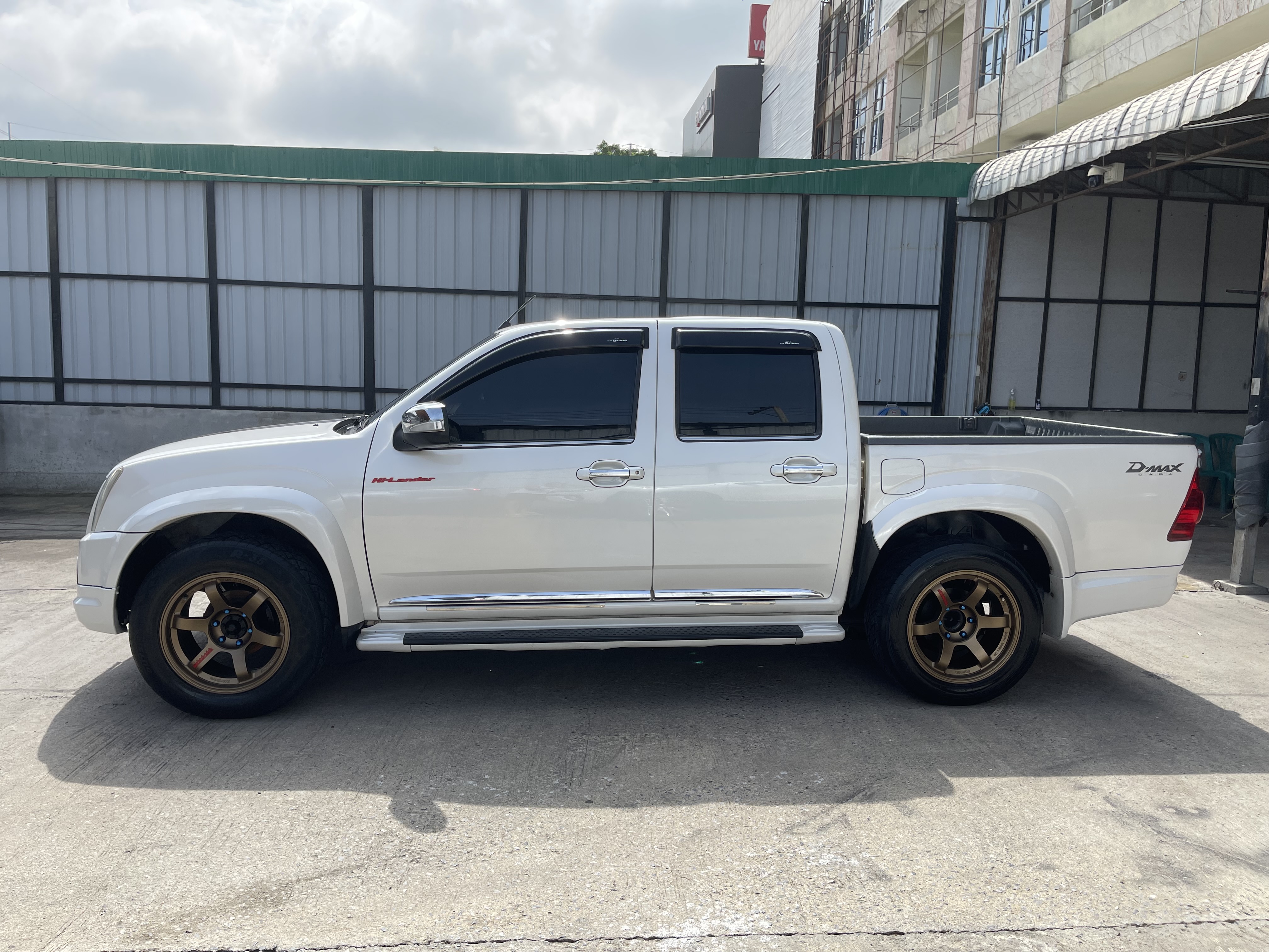 Isuzu Dmax 4ประตู Hilander 2.5 Abs X-Series Navi 2011 ขาวมุก