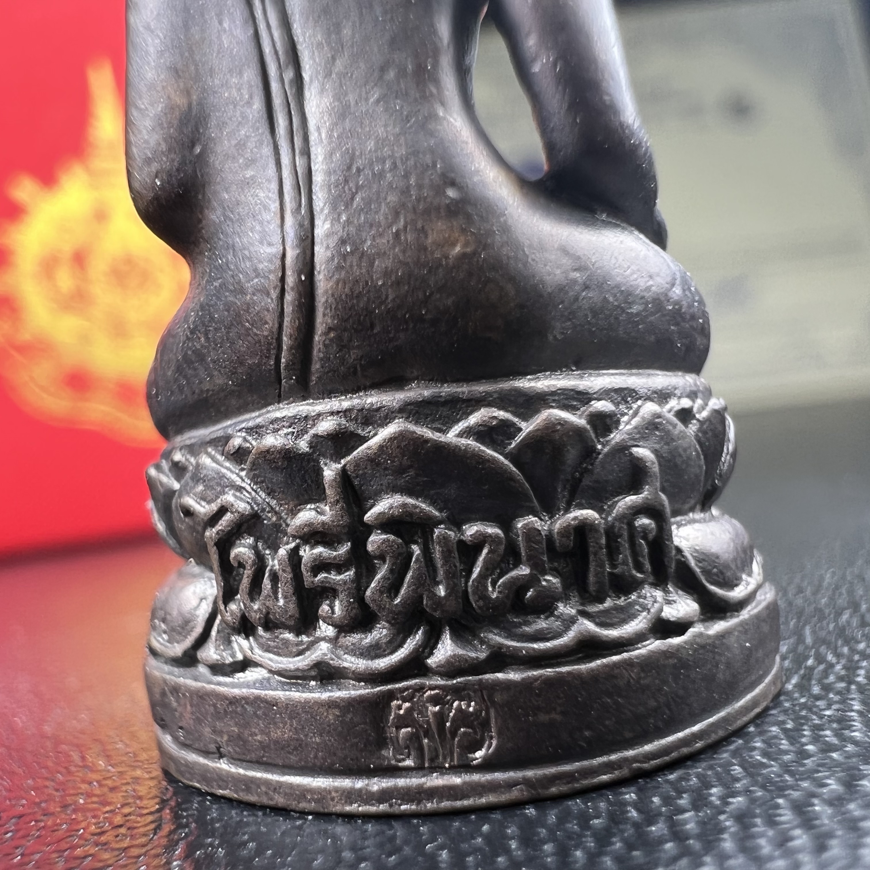 พระกริ่งไพรีพินาศ เฉลิมพระเกียรติ พระบาทสมเด็จพระเจ้าอยู่หัวรัชกาลที่9 พระชนมพรรษา 6 รอบ ปี2542 เนื้อนวโลหะผสมทองคำ(บรรจุเหล็กไหล)ดีนอก-ดีใน***องค์นี้สภาพสวยครบสมบูรณ์ มาพร้อมกล่องเดิมและใบรับรองจากผู้จัดสร้างแบบนี้หายากมาก***