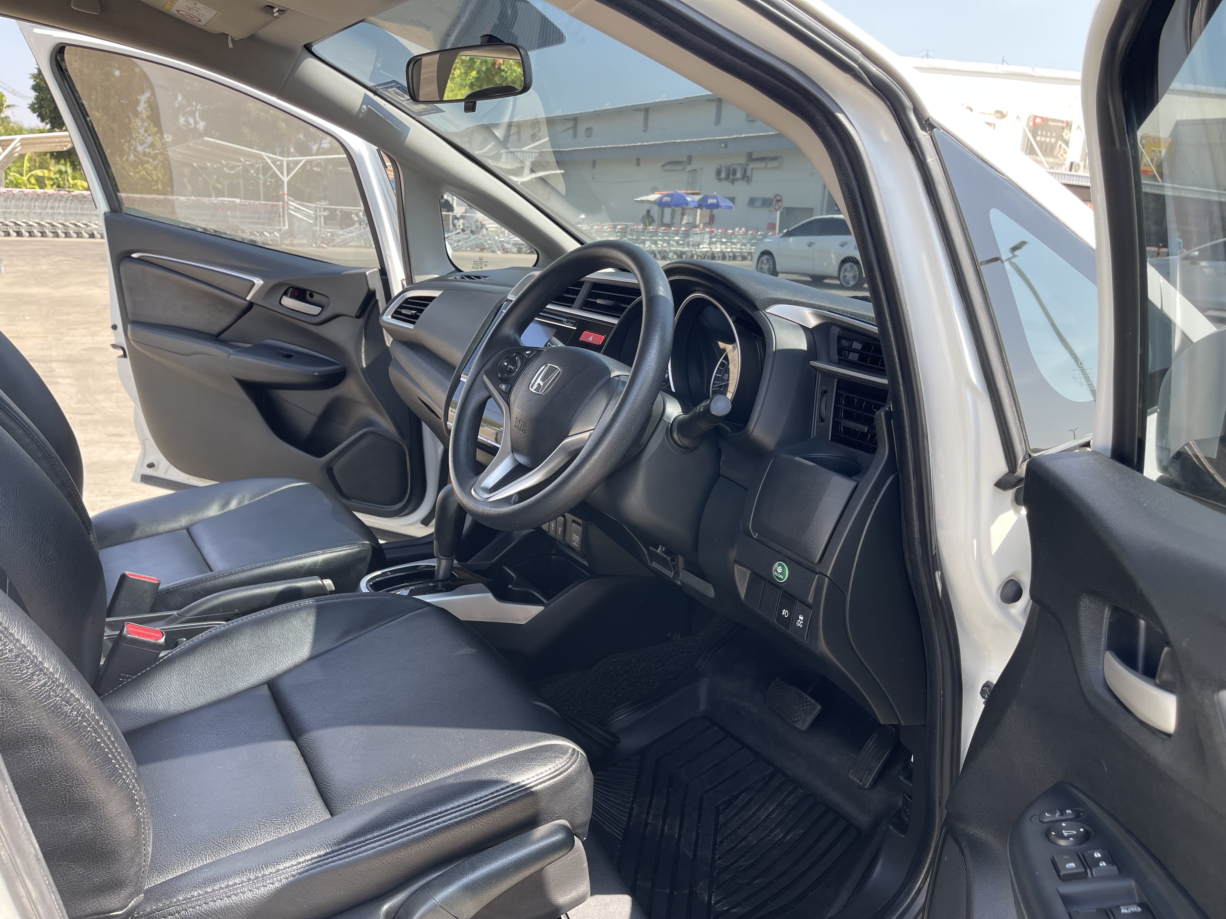 Honda Jazz 1.5 V+ At 2014 ขาว