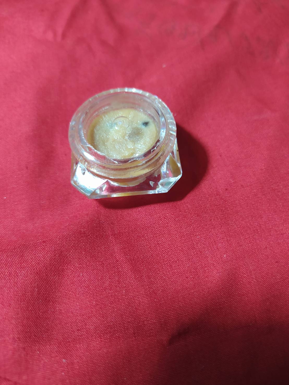 สีผึ้ง มหาโภคทรัพย์มหาสิทธิโชค ปลุกเสกโดยหลวงปู่บายกรีม ผสมว่านทองคำ ว่านหายากของหลวงปู่สรวง เทวดาเล่นดิน