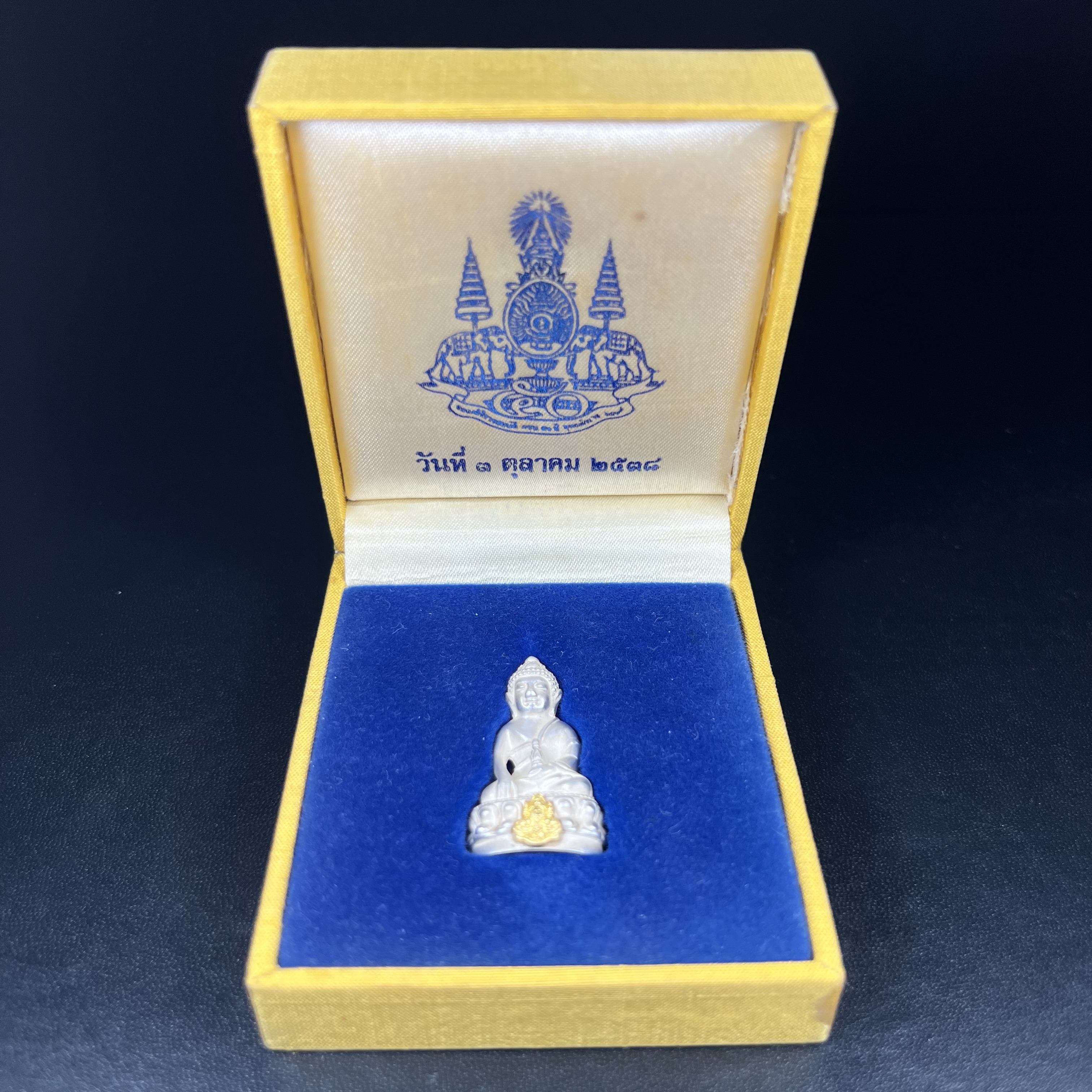 พระกริ่งสมเด็จญาณ วัดบวรนิเวศวิหาร เนื้อเงินบริสุทธิ์ 92.5% ตรากาญจนาภิเษกทองคำ(เนื้อทองคำแท้) พระราชทานแจกเมื่อ 3 ตุลาคม 2538 จัดสร้างในวโรกาส สมเด็จพระญาณสังวร สมเด็จพระสังฆราช ฉลองพระชนมายุครบ 82 พรรษา และฉลองครองราชสมบัติครบ 50 ปี รัชกาลที่ 9 (หายาก)