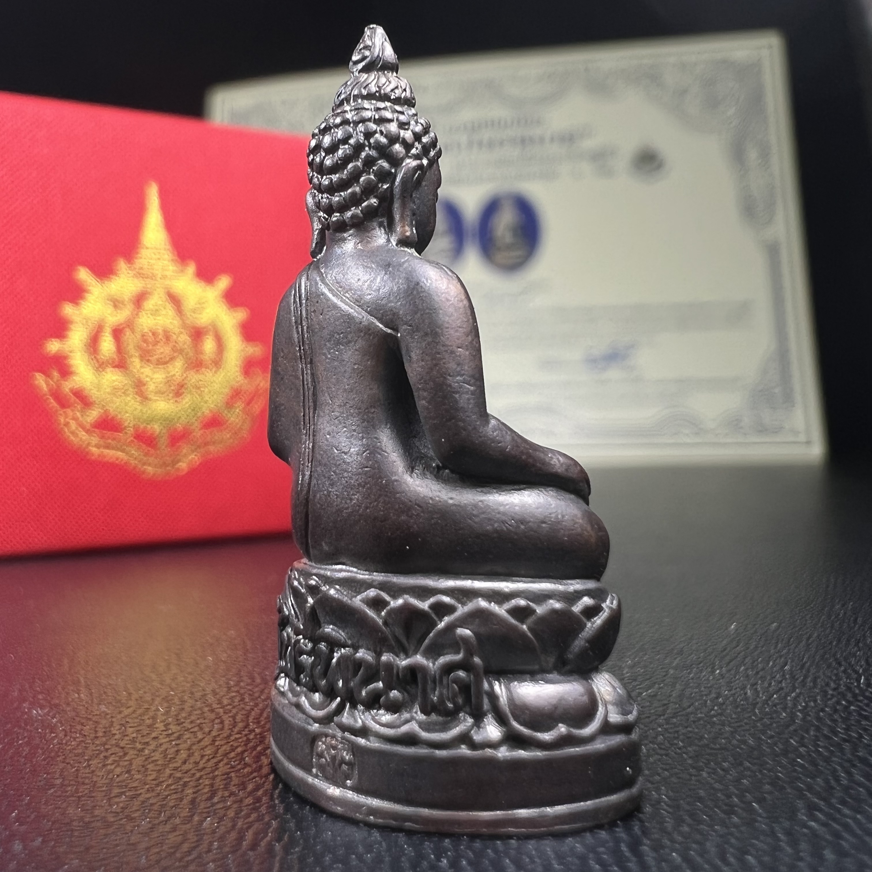 พระกริ่งไพรีพินาศ เฉลิมพระเกียรติ พระบาทสมเด็จพระเจ้าอยู่หัวรัชกาลที่9 พระชนมพรรษา 6 รอบ ปี2542 เนื้อนวโลหะผสมทองคำ(บรรจุเหล็กไหล)ดีนอก-ดีใน***องค์นี้สภาพสวยครบสมบูรณ์ มาพร้อมกล่องเดิมและใบรับรองจากผู้จัดสร้างแบบนี้หายากมาก***