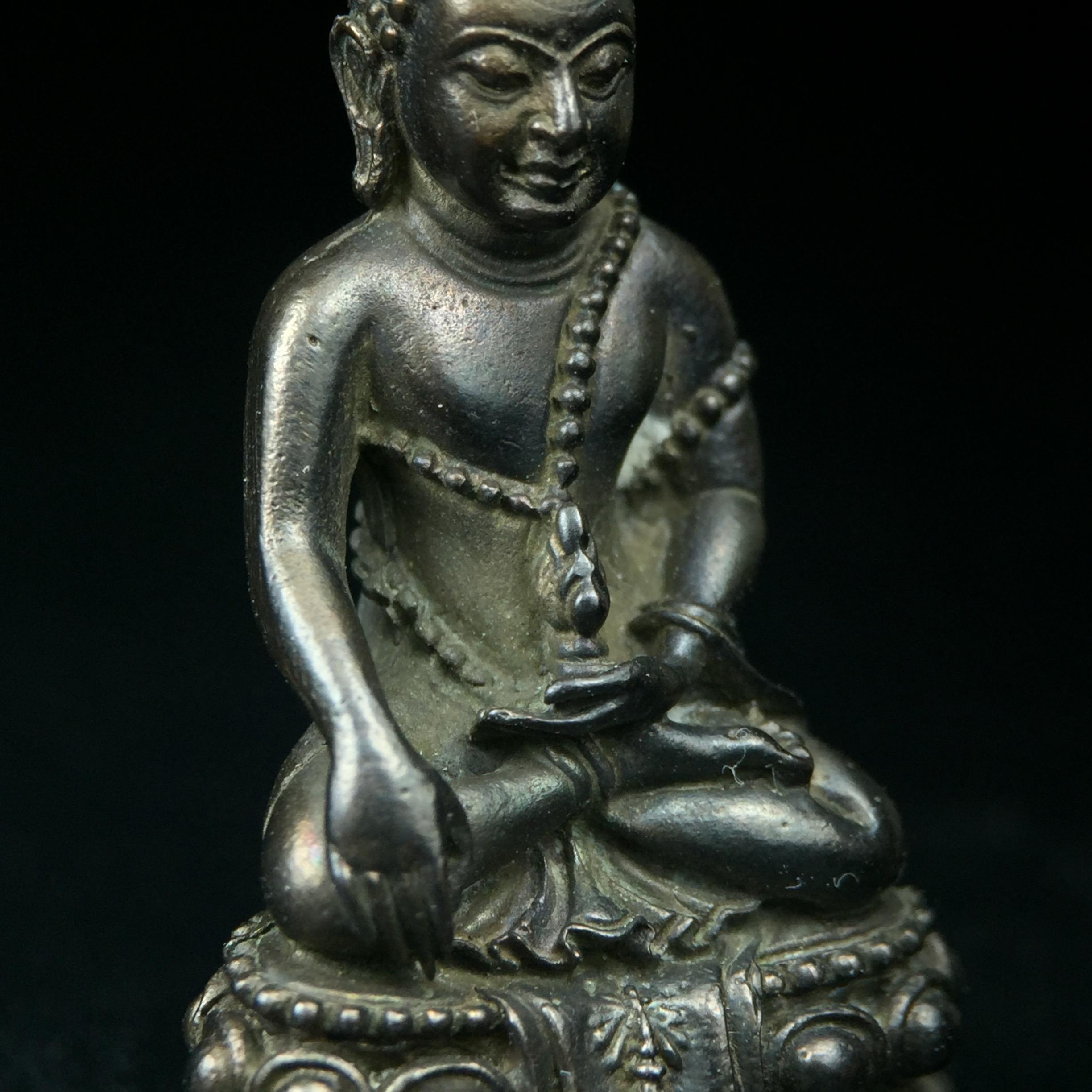 พระกริ่งศิรากาศ ภปร.(พระกริ่งคุ้มเกล้า)วัตถุมงคล"คุ้มเกล้าฯ" มูลนิธิ “คุ้มเกล้า” ในพระบรมราชูปถัมภ์ จัดสร้าง โรงพยาบาลภูมิพล เนื้อนวโลหะ(พิมพ์หน้าไทย)(ในหลวงรัชกาลที่9เสด็จเททอง)(พิธีใหญ่)(นิยม)