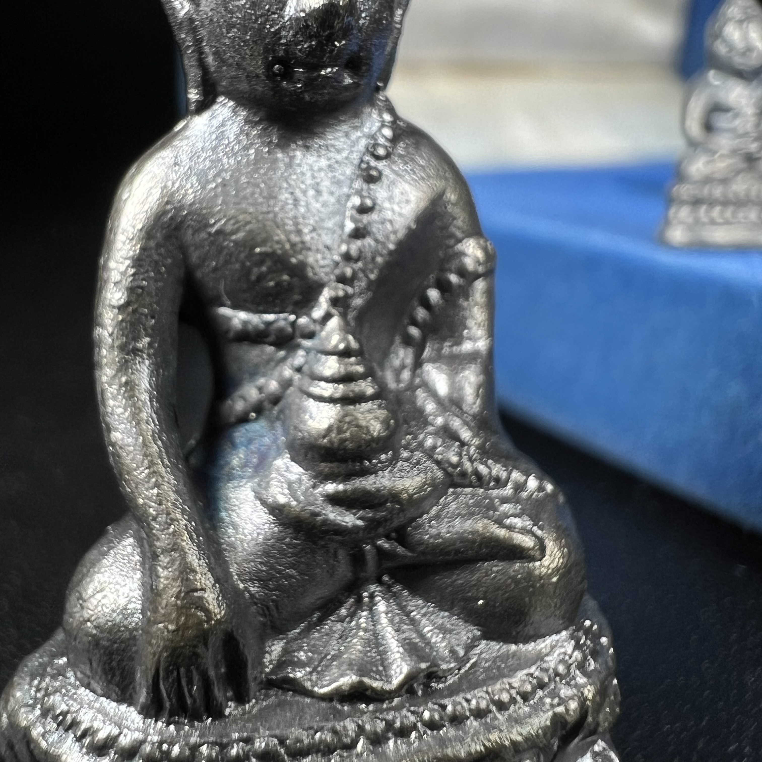 พระกริ่ง-พระชัยวัฒน์ สว. 90 พรรษาสมเด็จย่า ปี2533 เนื้อนวโลหะ(ผสมทองคำเยอะมากรุ่นนี้)(ในหลวงรัชกาลที่9เสด็จในพิธี)(หล่อแบบโบราณอุดมวลสาร 108 แบบฉบับพระกริ่งใหญ่สายวัดสุทัศน์ พระสังฆราช(แพ))(1 ใน 3000 ชุด) หายาก