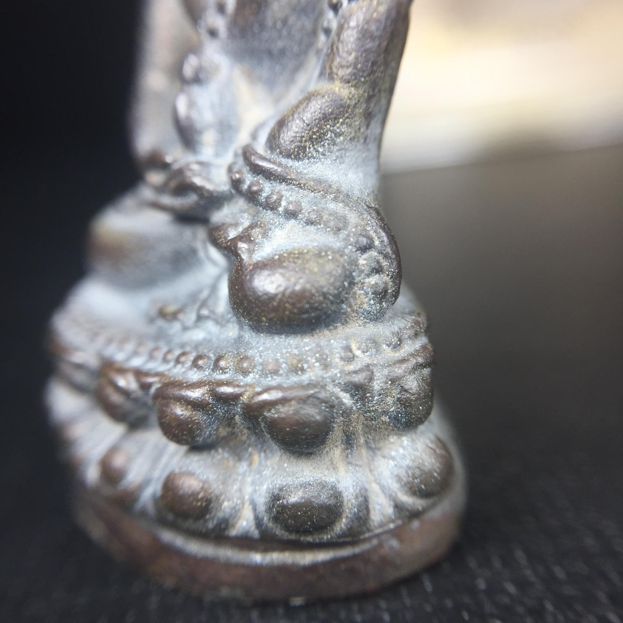 พระกริ่งชินบัญชรฉลองพระชันษา 100 ปี สมเด็จพระญาณสังวร วัดบวรนิเวศวิหาร ปี 2556 เนื้อนวโลหะผสมทองคำก้นทองแดง พิธีใหญ่ มวลสารเด่น นิยม(1 ใน 2556 องค์)