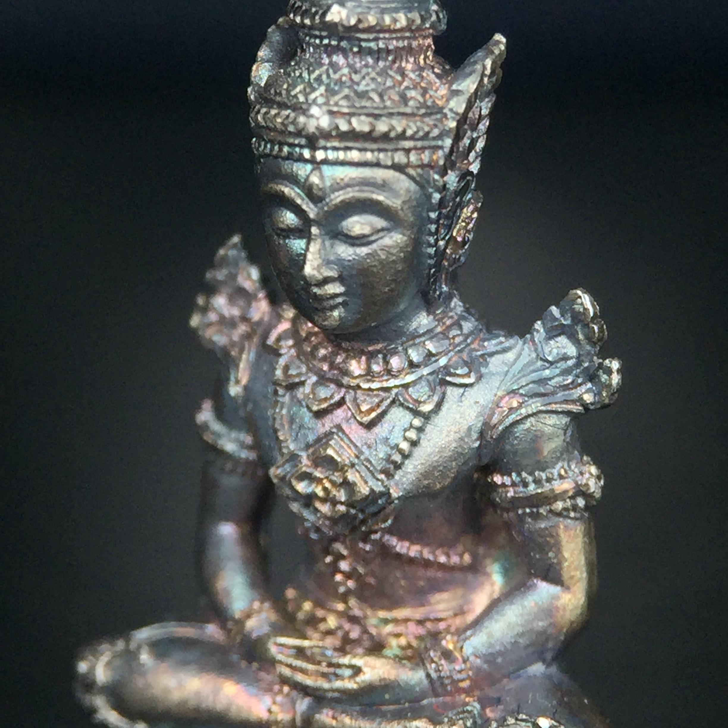 พระแก้วมรกต กรมสรรพสามิตจัดสร้างขึ้นเนื่องในโอกาสครบรอบ 64 ปีของกรมสรรพสามิต และเนื่องในวโรกาสที่พระบาทสมเด็จพระเจ้าอยู่หัวทรงครองราชย์ครบ50ปีเมื่อ พ.ศ.2539 เนื้อเงินทรายนวลขัดเงา(ผิวเดิมๆขึ้นสีรุ้งธรรมชาติสวย(สเน่ห์พระเนื้อเงินสีสันที่ธรรมชาติสรรค์สร้าง)