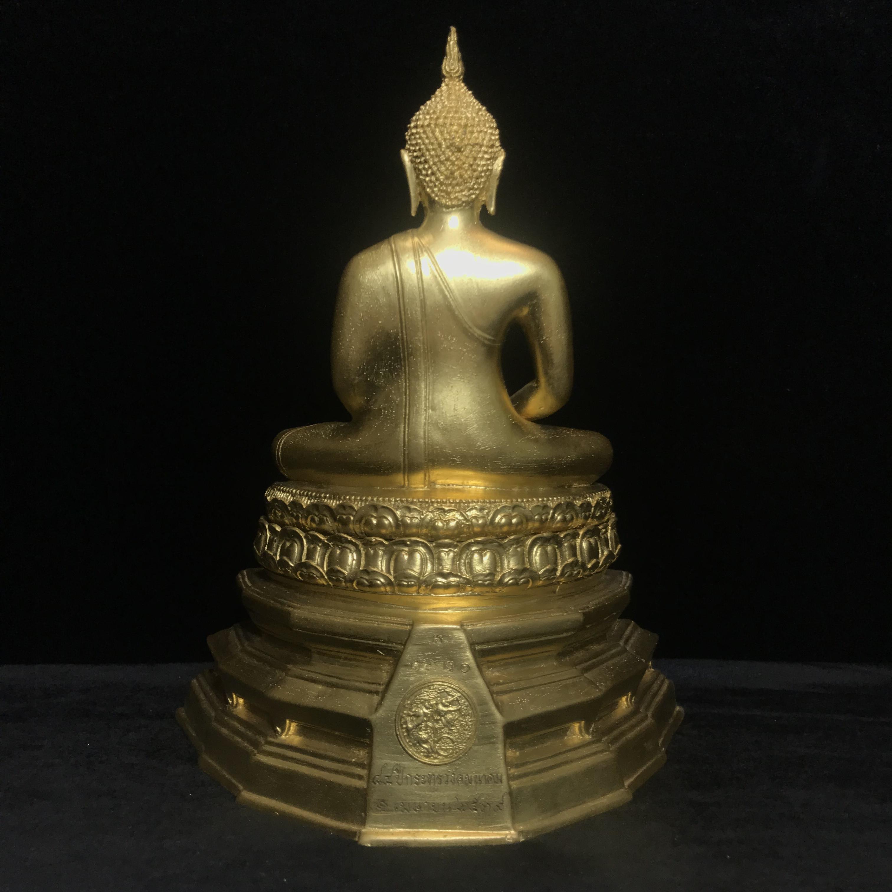 พระพุทธคมนาคมบพิธ (พระพุทธสิหิงค์จำลอง)(พระพุทธรูปประจำกระทรวงคมนาคม) ตรา ภปร. ครบรอบ 84 ปี กระทรวงคมนาคม พ.ศ.2539 เนื้อลำอู่แดงลงรักปิดทอง หน้าตัก 5 นิ้ว ปลุกเสก ณ วัดพระแก้ว พิธีใหญ่(1 ใน 3000 องค์)หายาก