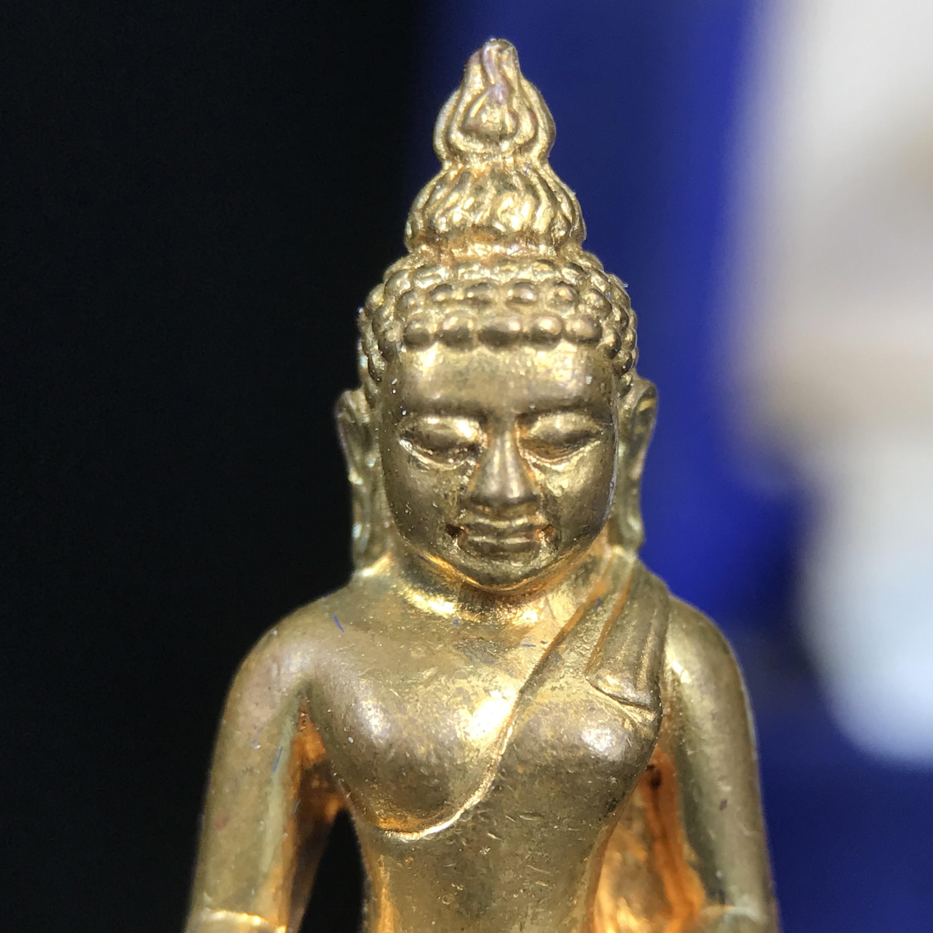 พระกริ่งไพรีพินาศ บรรจุเหล็กไหล ครั้งแรกและครั้งเดียวในประวัติศาสตร์ เฉลิมพระเกียรติ พระบาทสมเด็จพระเจ้าอยู่หัวรัชกาลที่9 พระชนมพรรษา 6 รอบ ปี2542 เนื้อสัมฤทธิ์(บรรจุเหล็กไหล)ดีนอก-ดีใน พิธีใหญ่ มวลสารเด่น (หายาก)