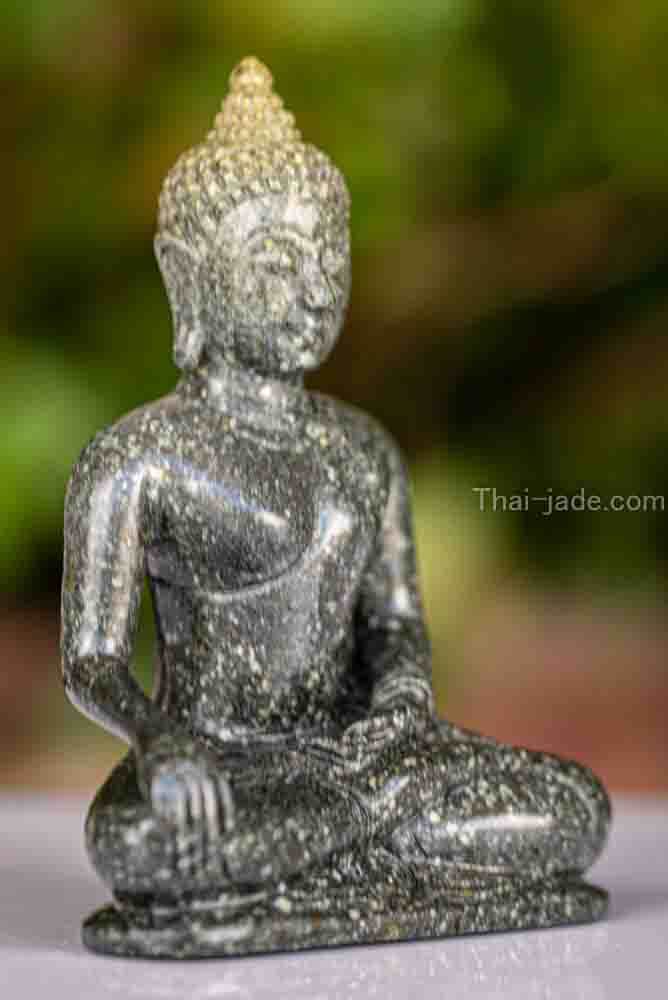 พระสิงห์ปางมารวิชัยสิงห์1 ฐานบัวคว่ำบัวหงาย พระแกะสลักพร้อมฐาน หินแม่น้ำโขง ขนาดนิ้ว3นิ้ว พระแกะสลักหิน งานศิลปะ มีฝีมือ