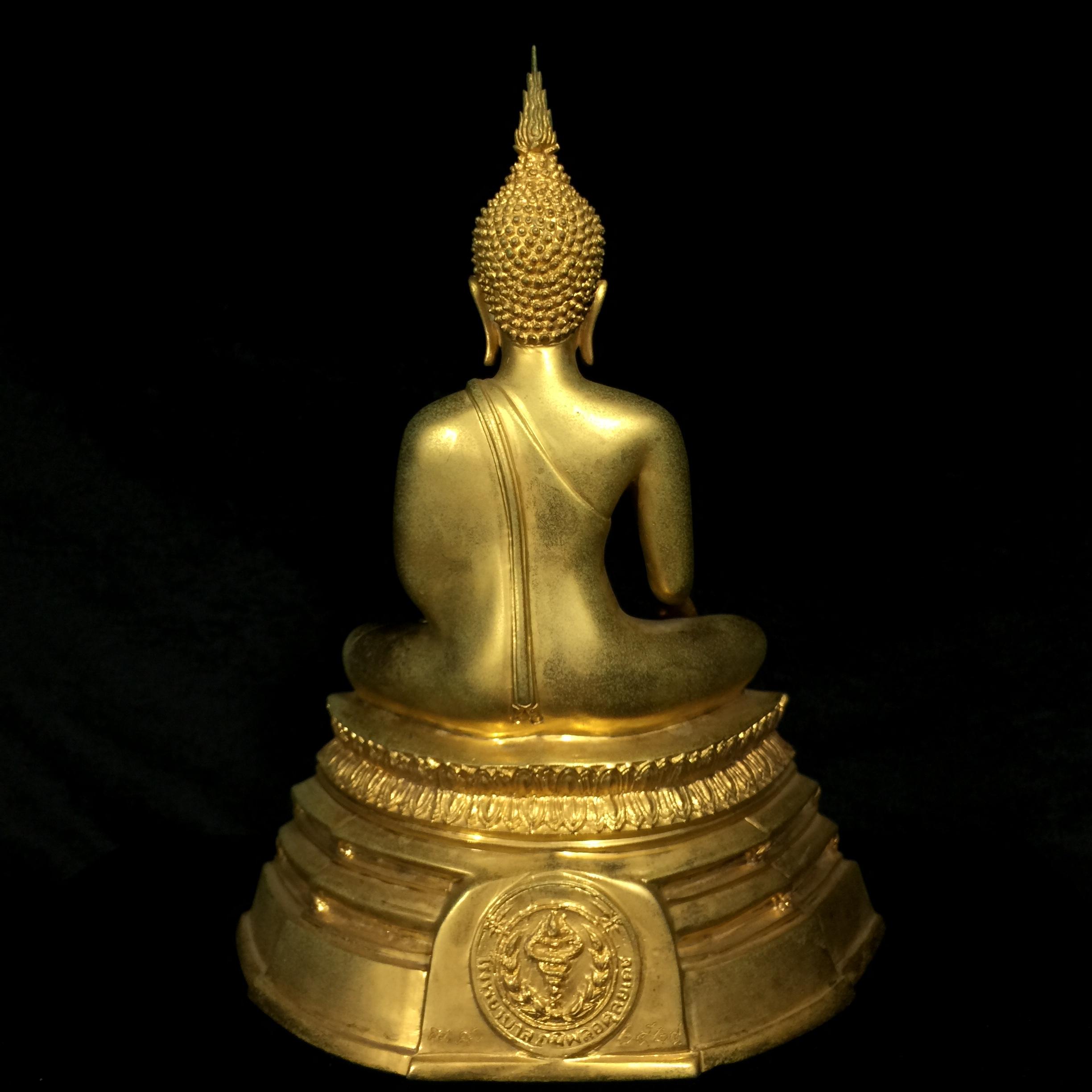 พระบูชาพระพุทธศิรมงคล ภปร. วัตถุมงคลคุ้มเกล้าปี2524 ของมูลนิธิคุ้มเกล้า โรงพยาบาลภูมิพลจัดสร้าง ขนาดหน้าตัก5นิ้ว(ในหลวงรัชกาลที่9 ทรงจุดไฟพระฤกษ์และเททอง พิธีใหญ่)ยอดนิยมหายาก